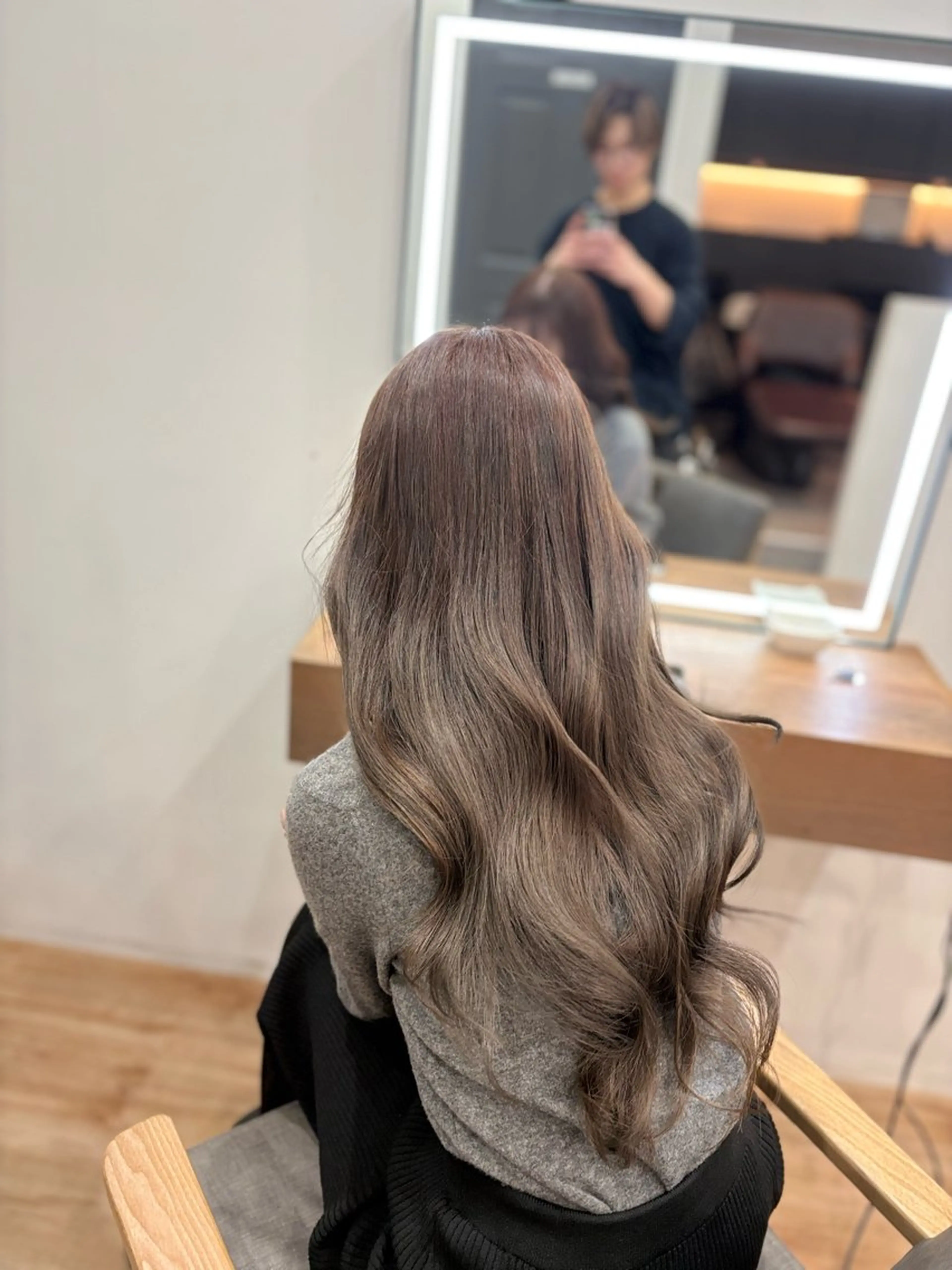 ロング カラー ベージュカラー ブリーチ ミルクティーベージュ ブリーチなしカラー little syotaroのヘアスタイル