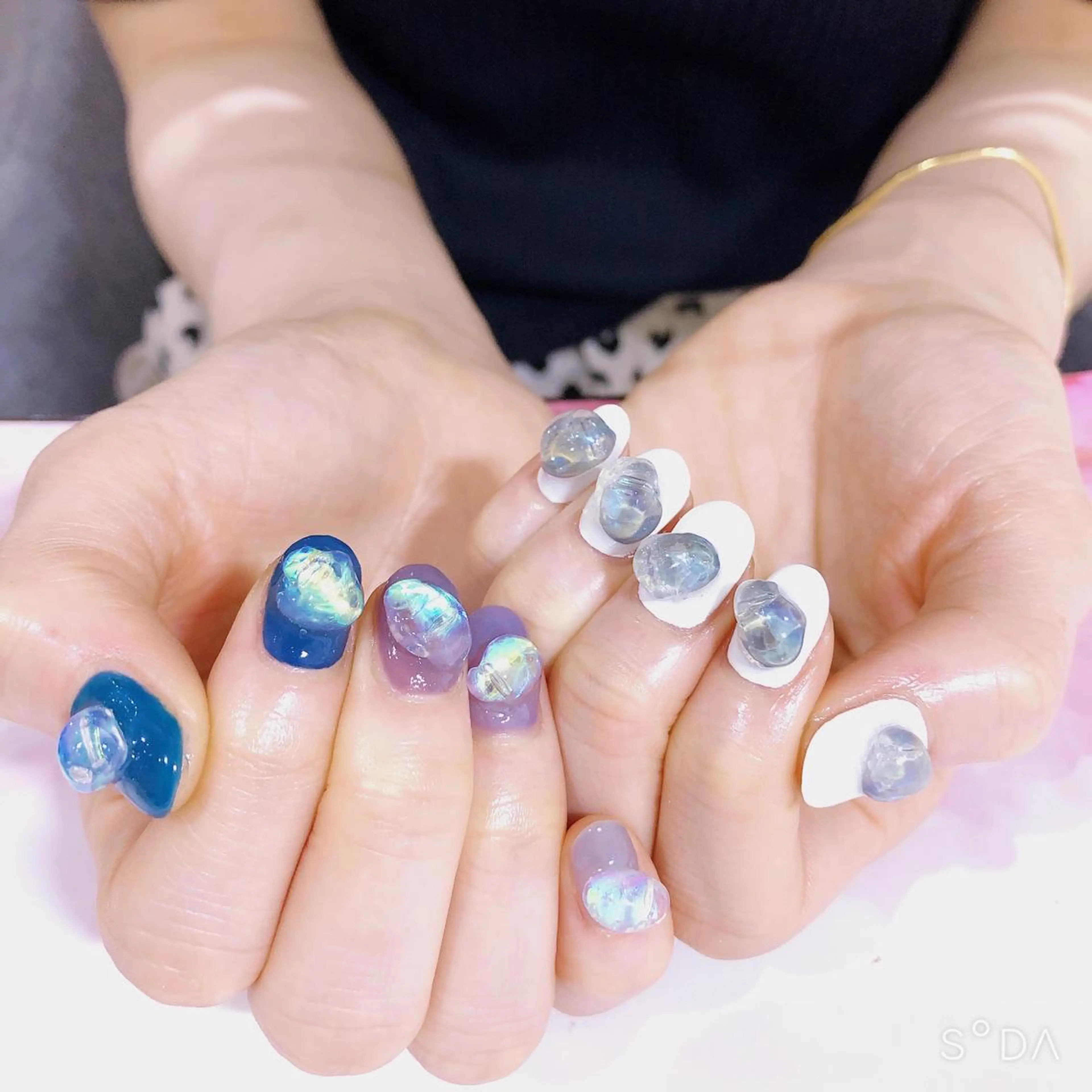ネイル ストーンネイル ハンドネイル 吉野✨ ネイルデザイナー✨のネイルデザイン