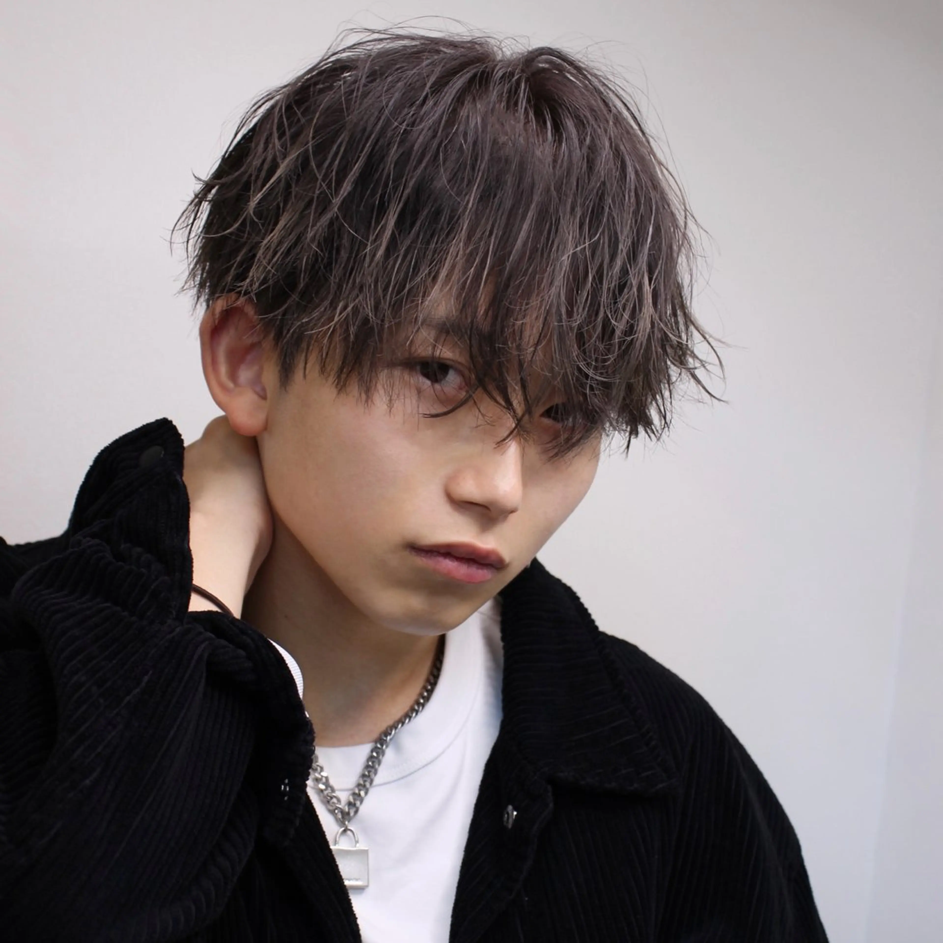 メンズ ラウンドマッシュ/ フェザーショート大阪のヘアスタイル