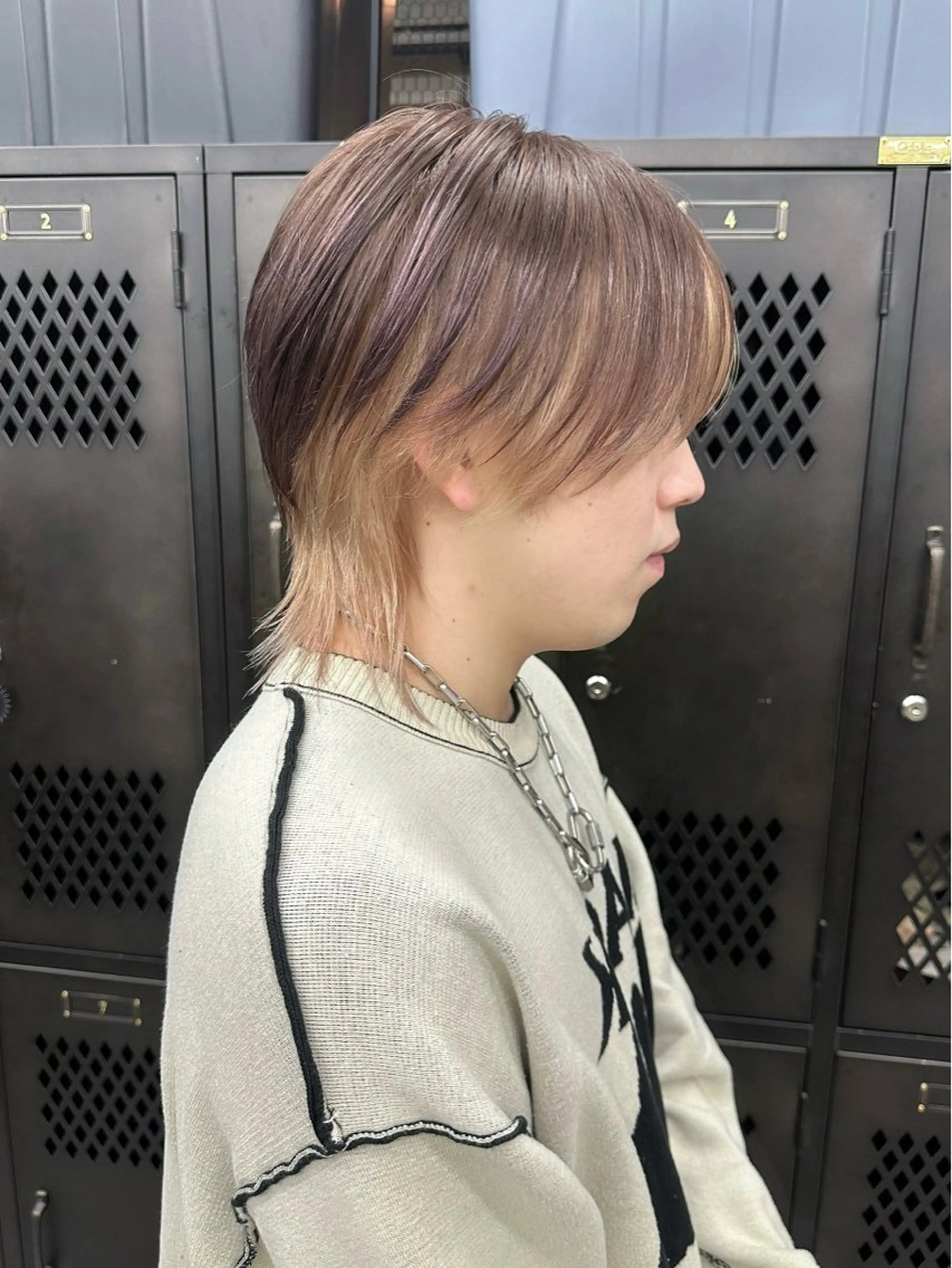 ミディアム カラー メンズ メンズインナーカラー マッシュウルフ マッシュ シースルーマッシュ メンズウルフカット カット ヘアカラー トリートメント メンズ特化 🦋KANOKO🦋のヘアスタイル