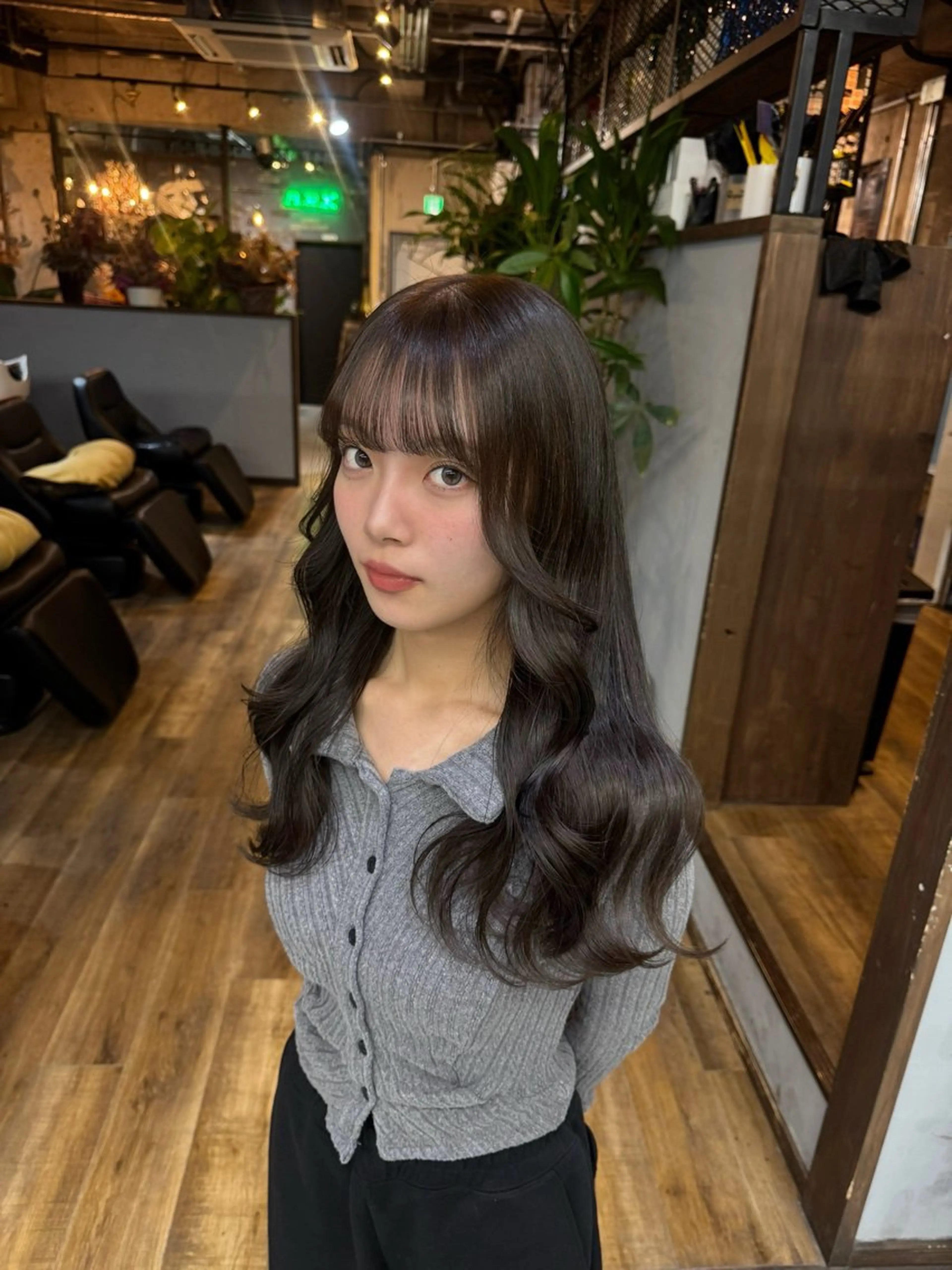 カラー ブリーチ 透明感カラー グレージュ ラベンダーカラー ブリーチなしカラー ヘアカラー 河野 朱里のヘアスタイル