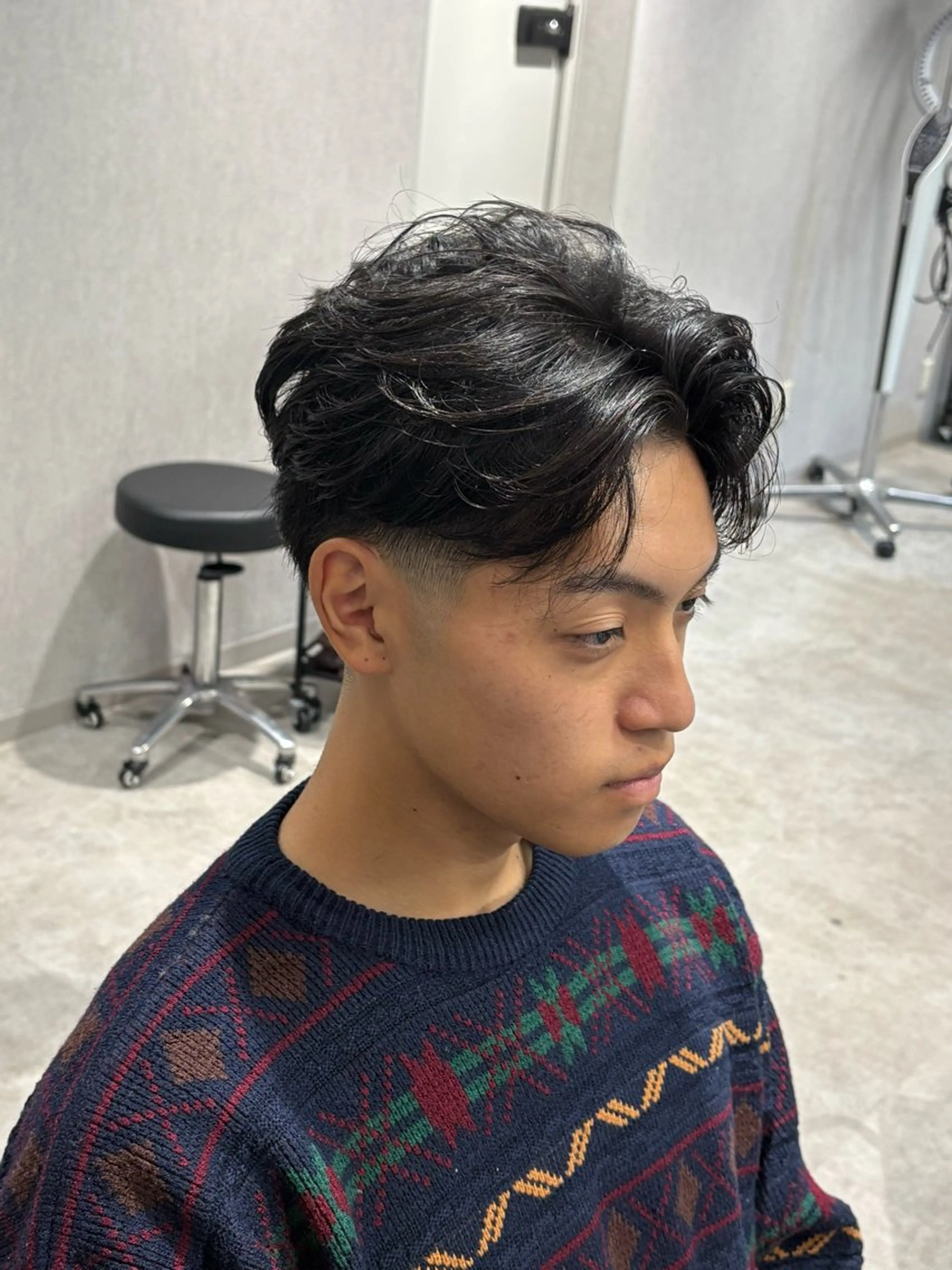 ショート カラー パーマ メンズ カット 【シャドウパーマ センターパート】義心のヘアスタイル