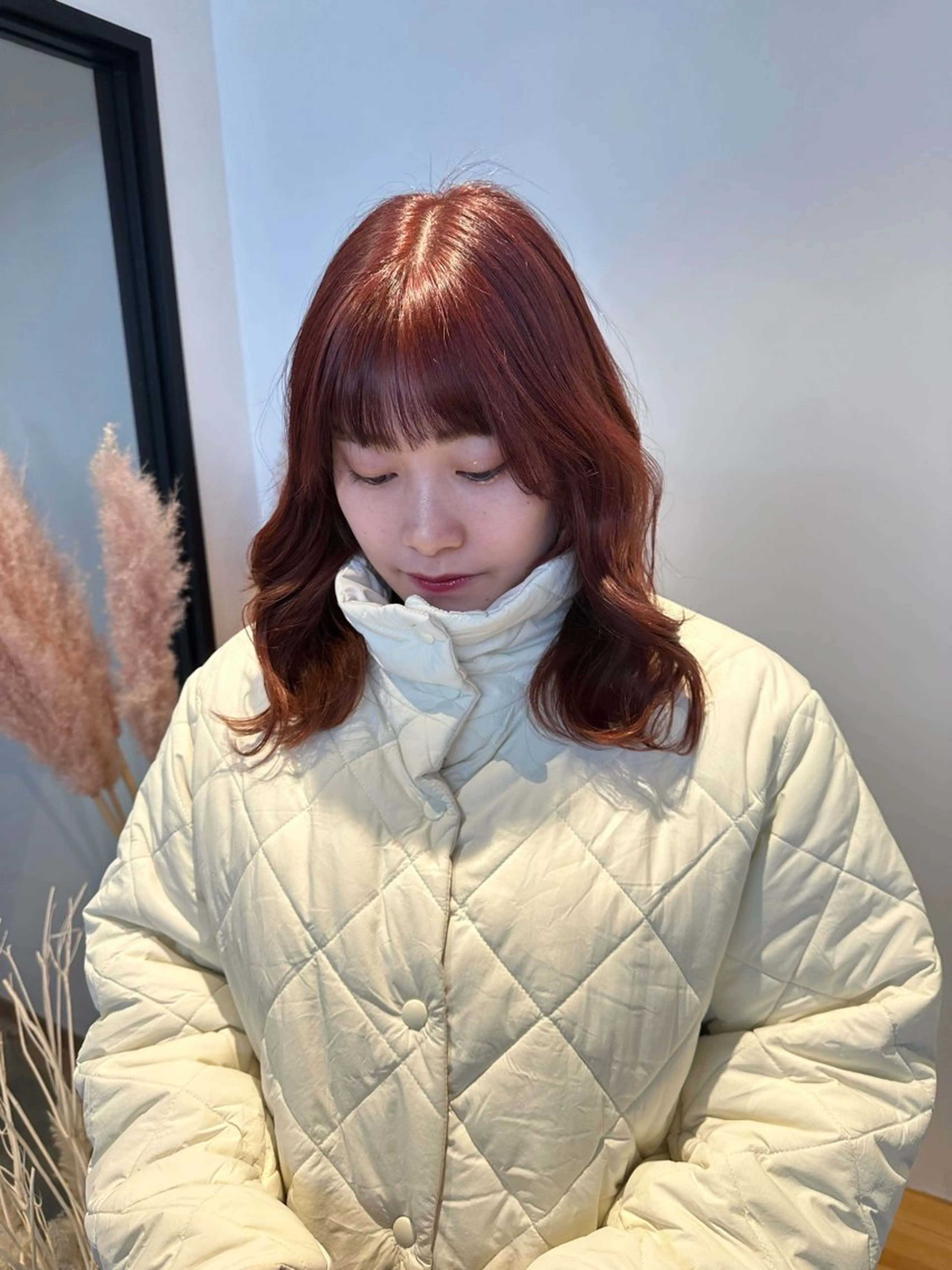 ミディアム カット ヘアカラー トリートメント yuika .のヘアスタイル