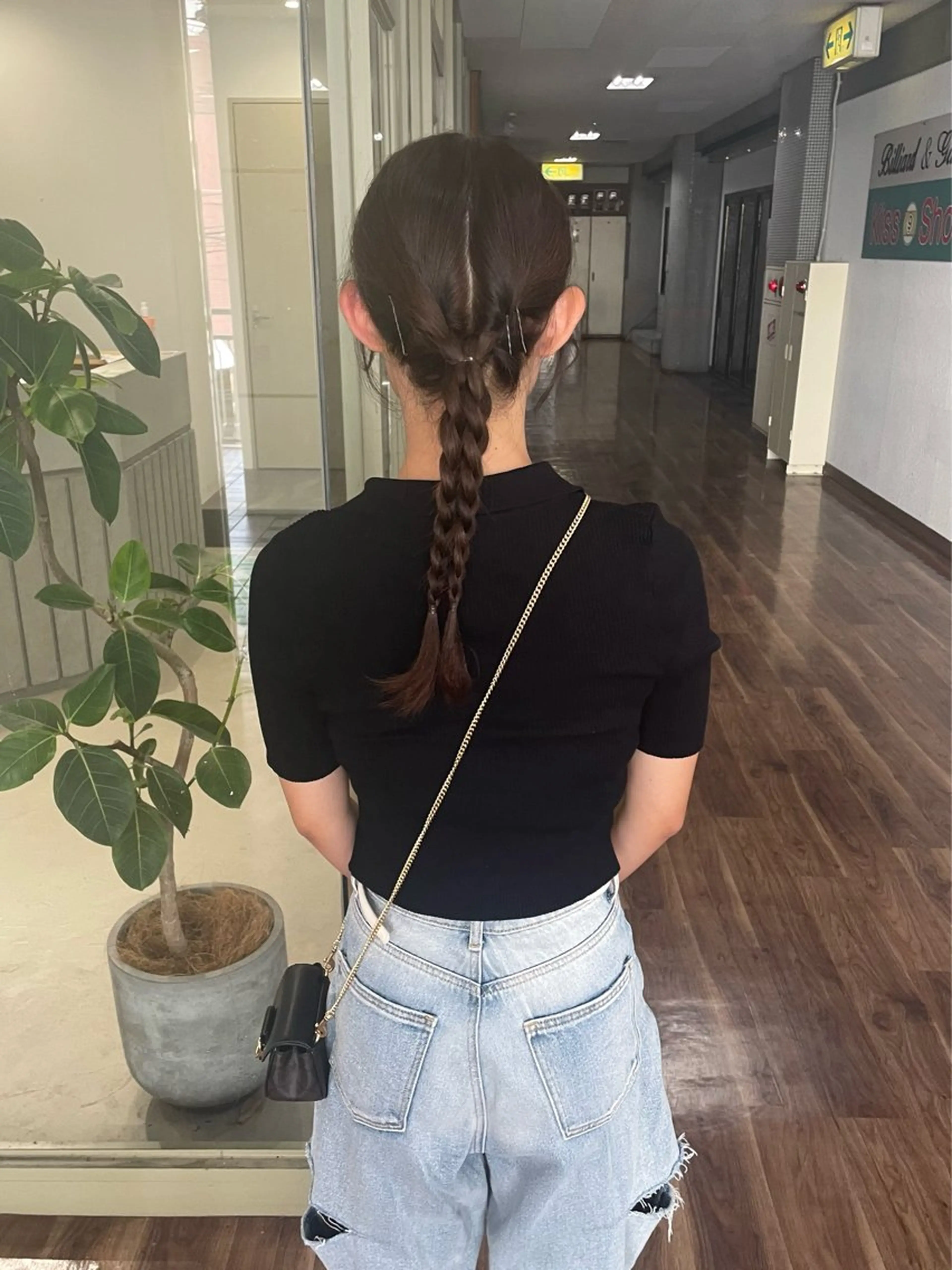 セミロング カットパーマモデル 山中 遥のヘアスタイル