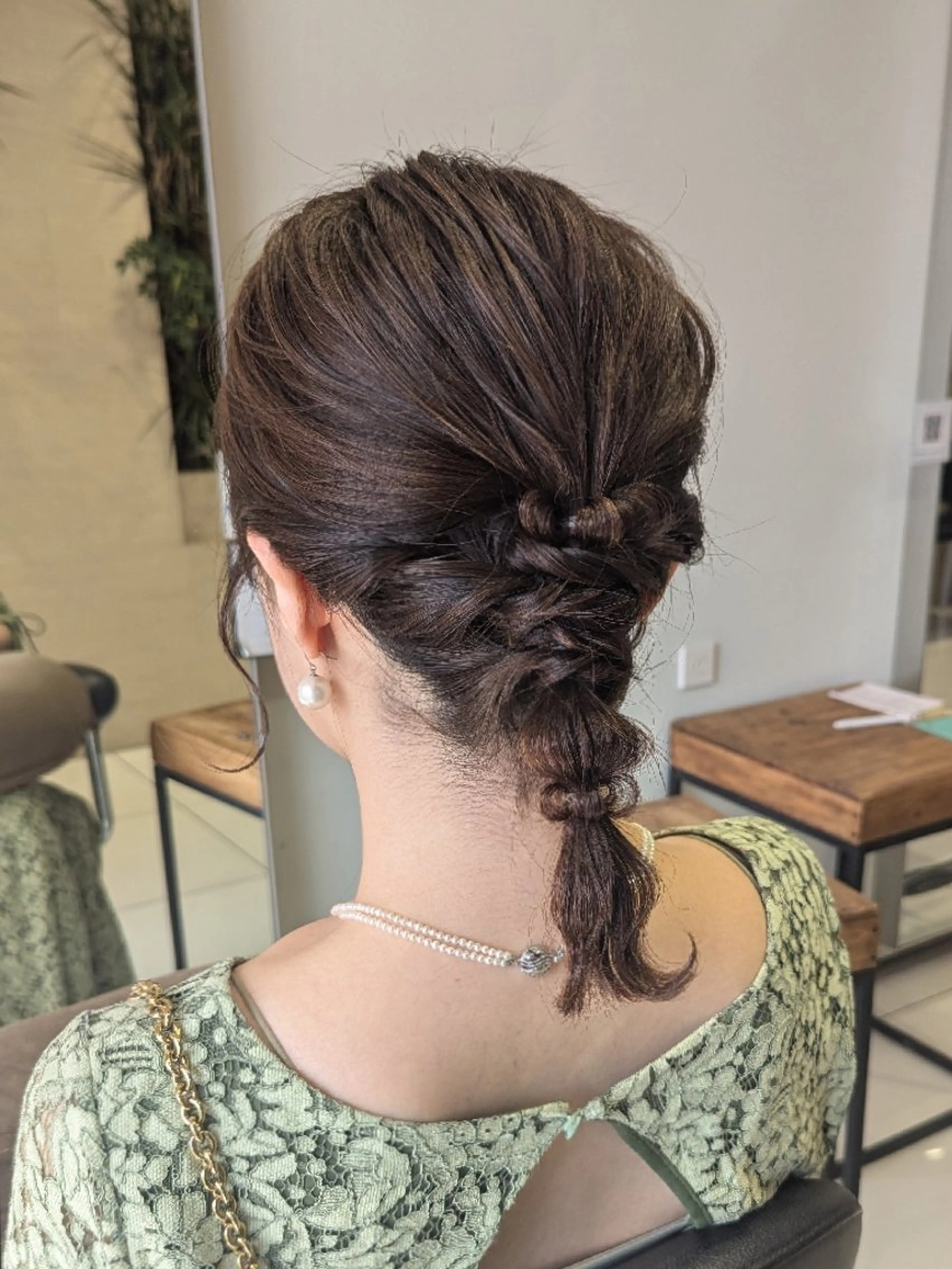 ミディアム ヘアセット 顔周りカット/お呼ば れヘア/レイヤーのヘアスタイル