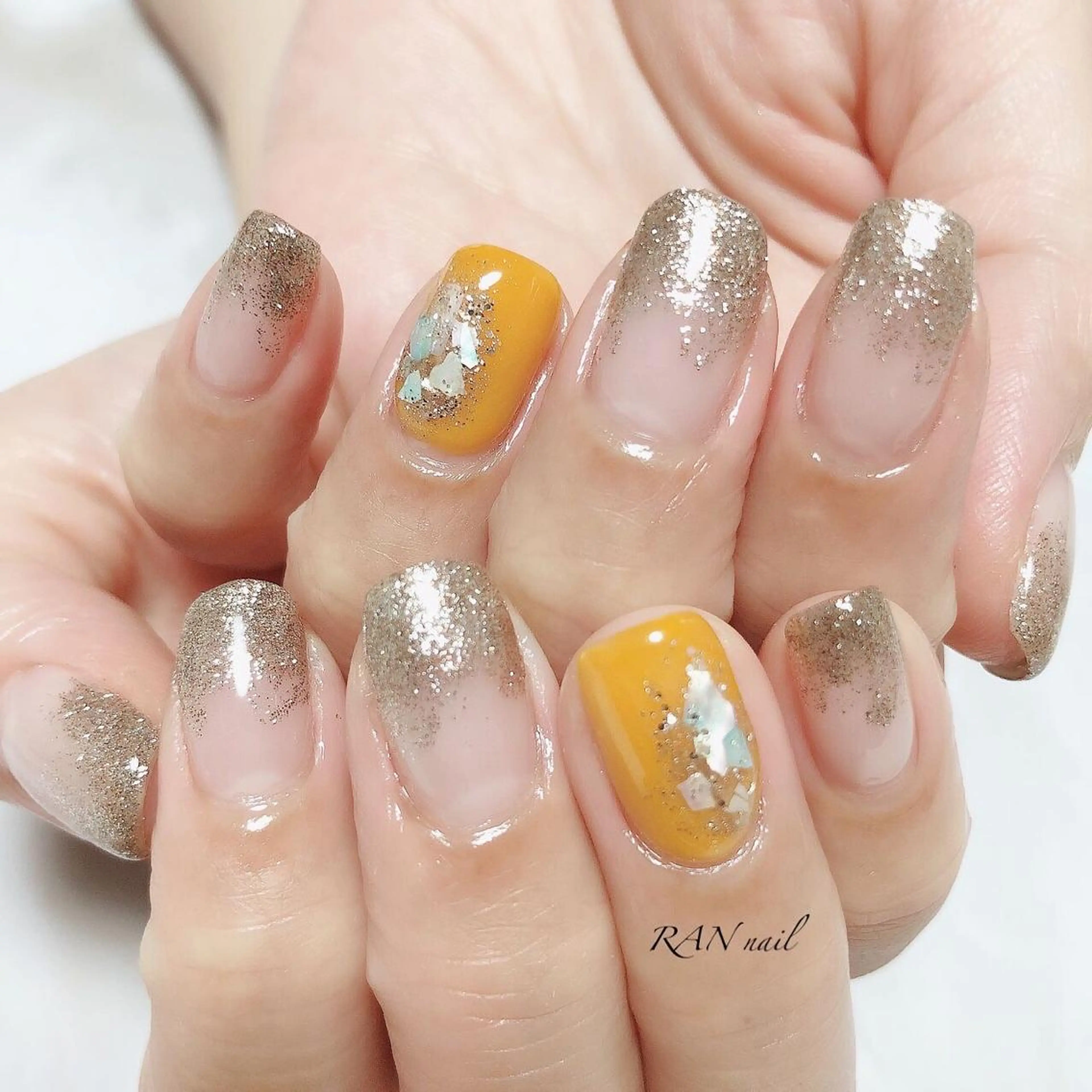 ネイル ジェルネイル ゴールド キラキラネイル オフィスネイル シンプルネイル ハンドネイル フットネイル RAN nailのネイルデザイン