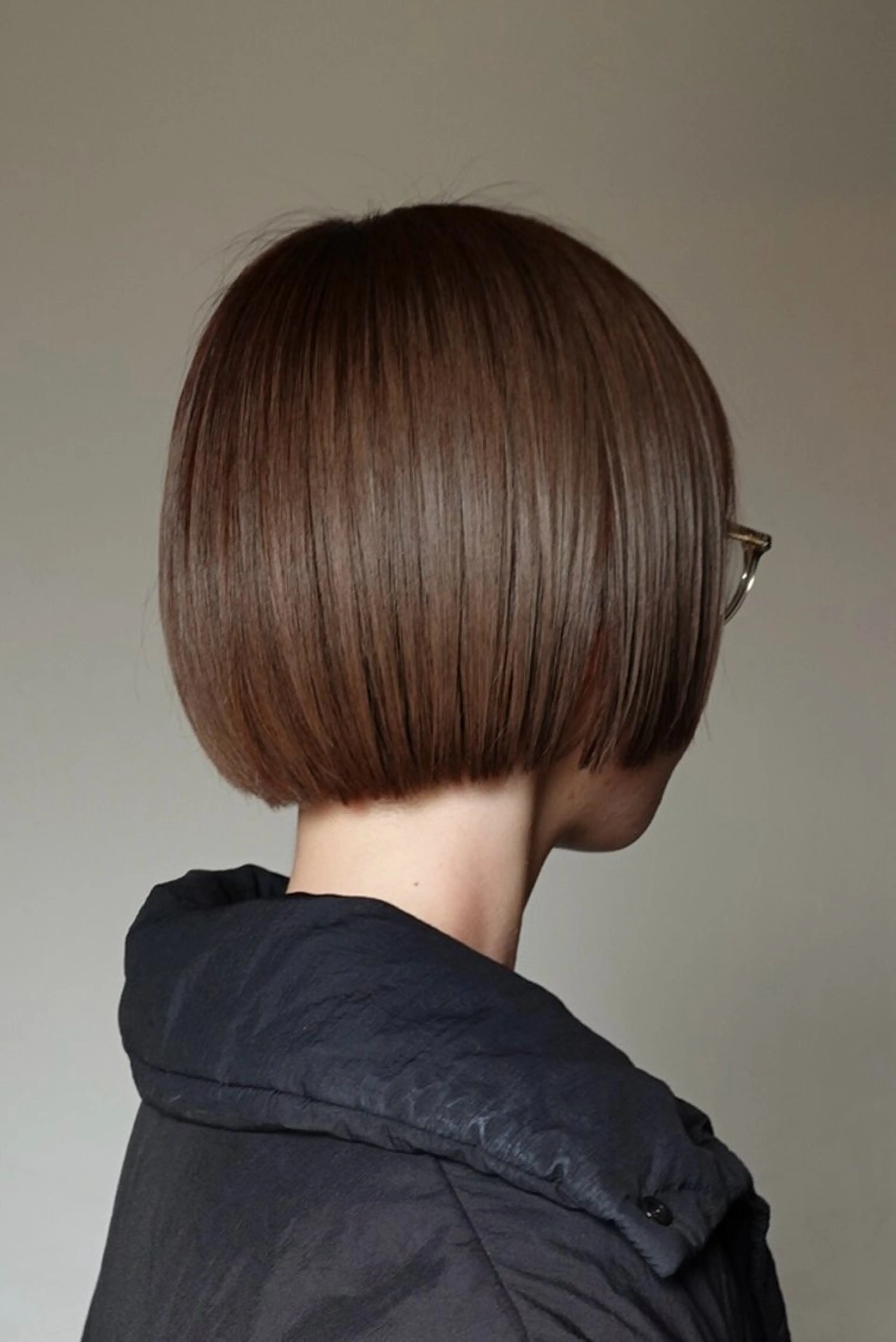 ショート カラー ワンレンボブ ブリーチ ブラウンカラー ケアブリーチ ボブ カット ヘアカラー room3小出 奈央子のヘアスタイル