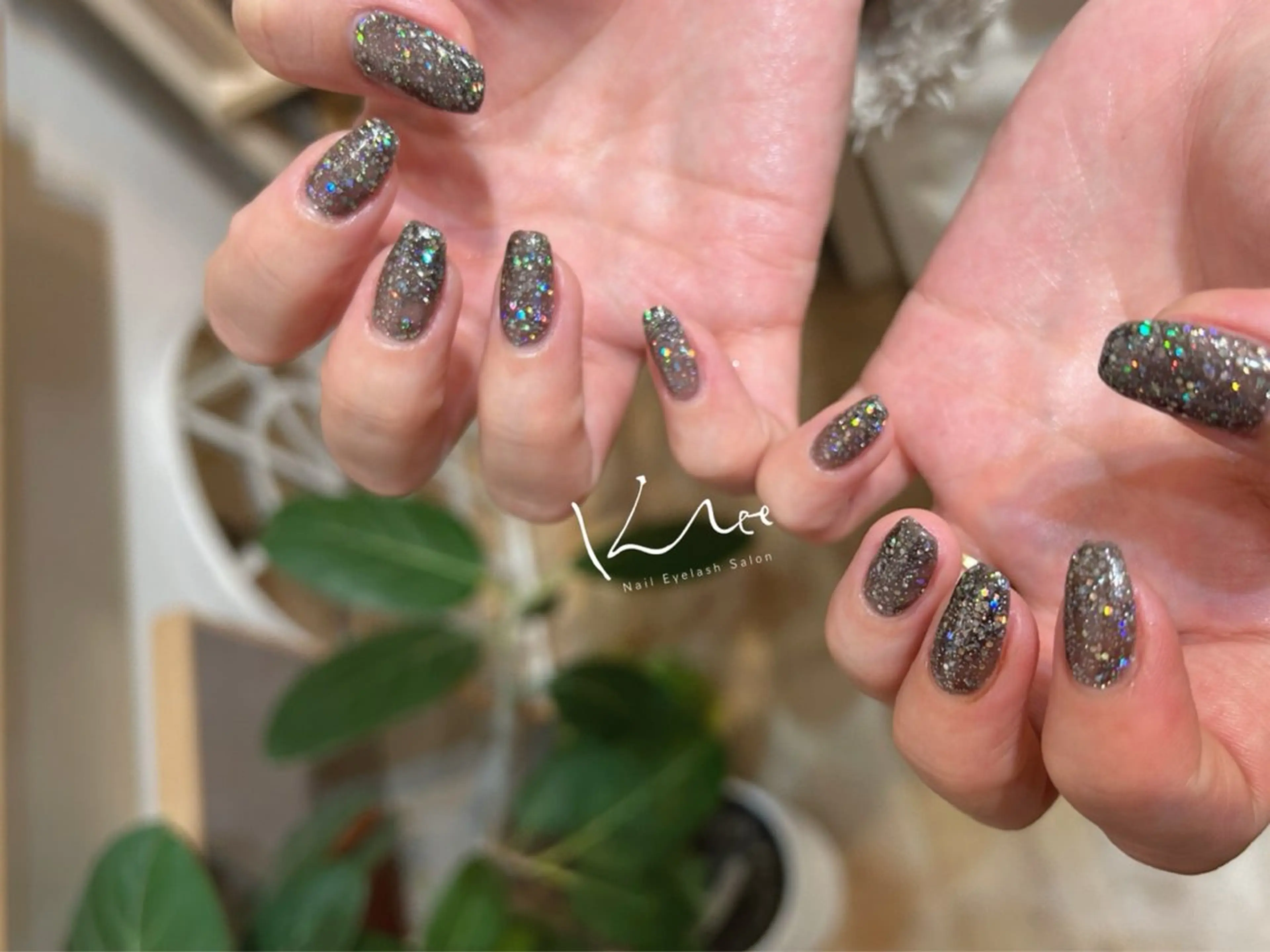 ミディアム Klee oobaのネイルデザイン