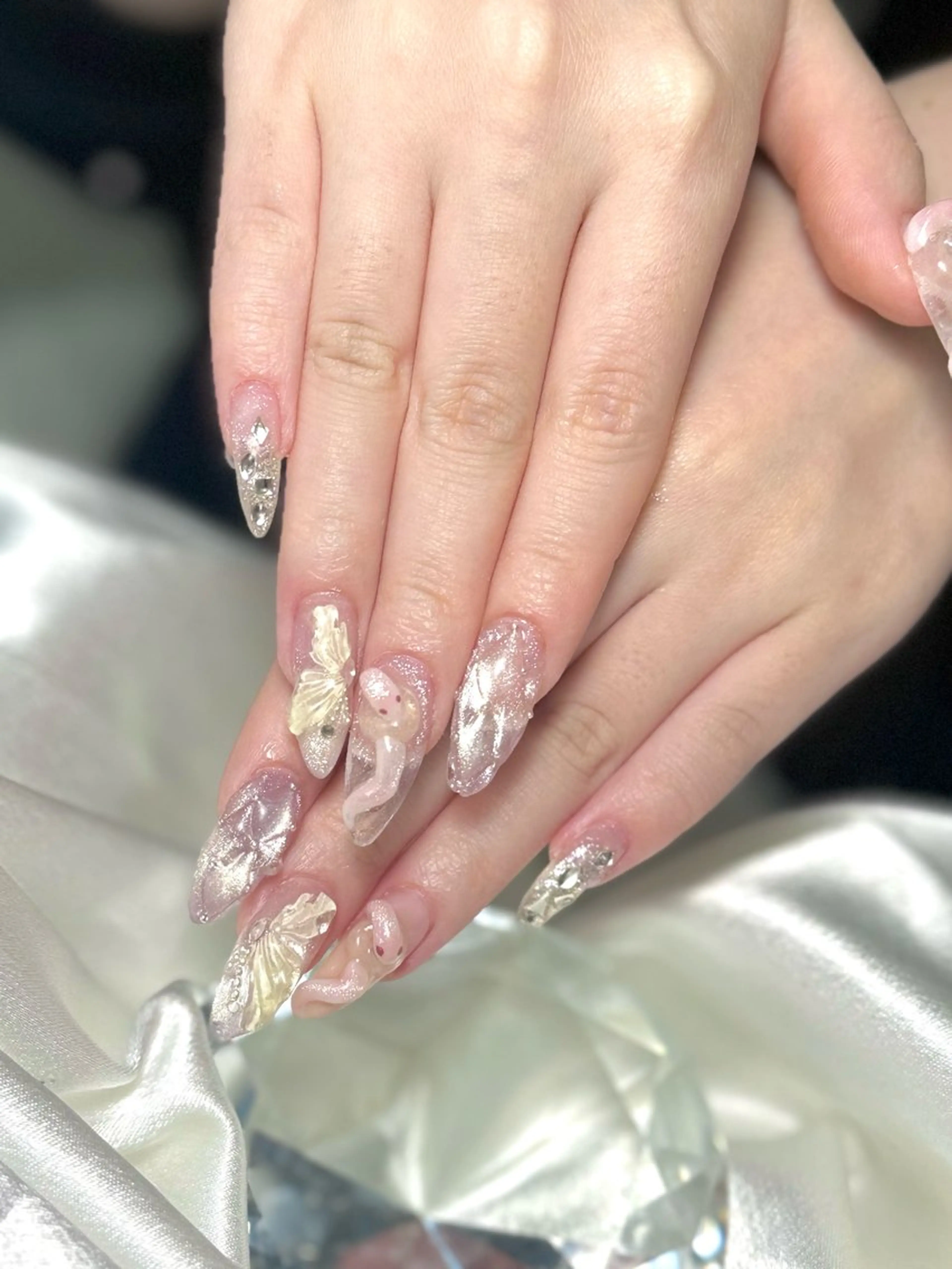 ネイル ハンドネイル ルシイ🎀新宿長さ 出しパーツ専門店のネイルデザイン