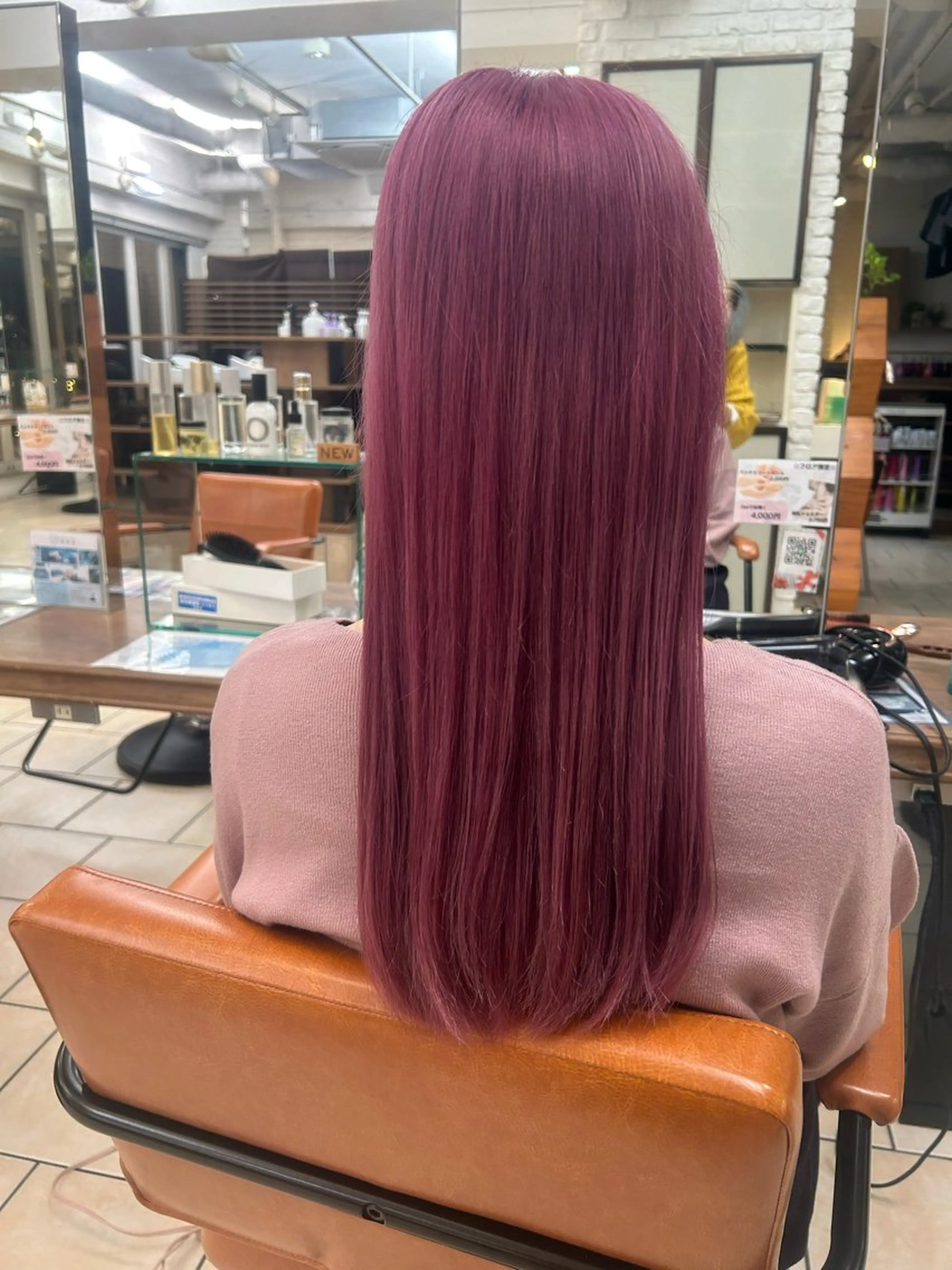 カラー カシス ピンクカラー ヘアカラー 小松 美璃のヘアスタイル