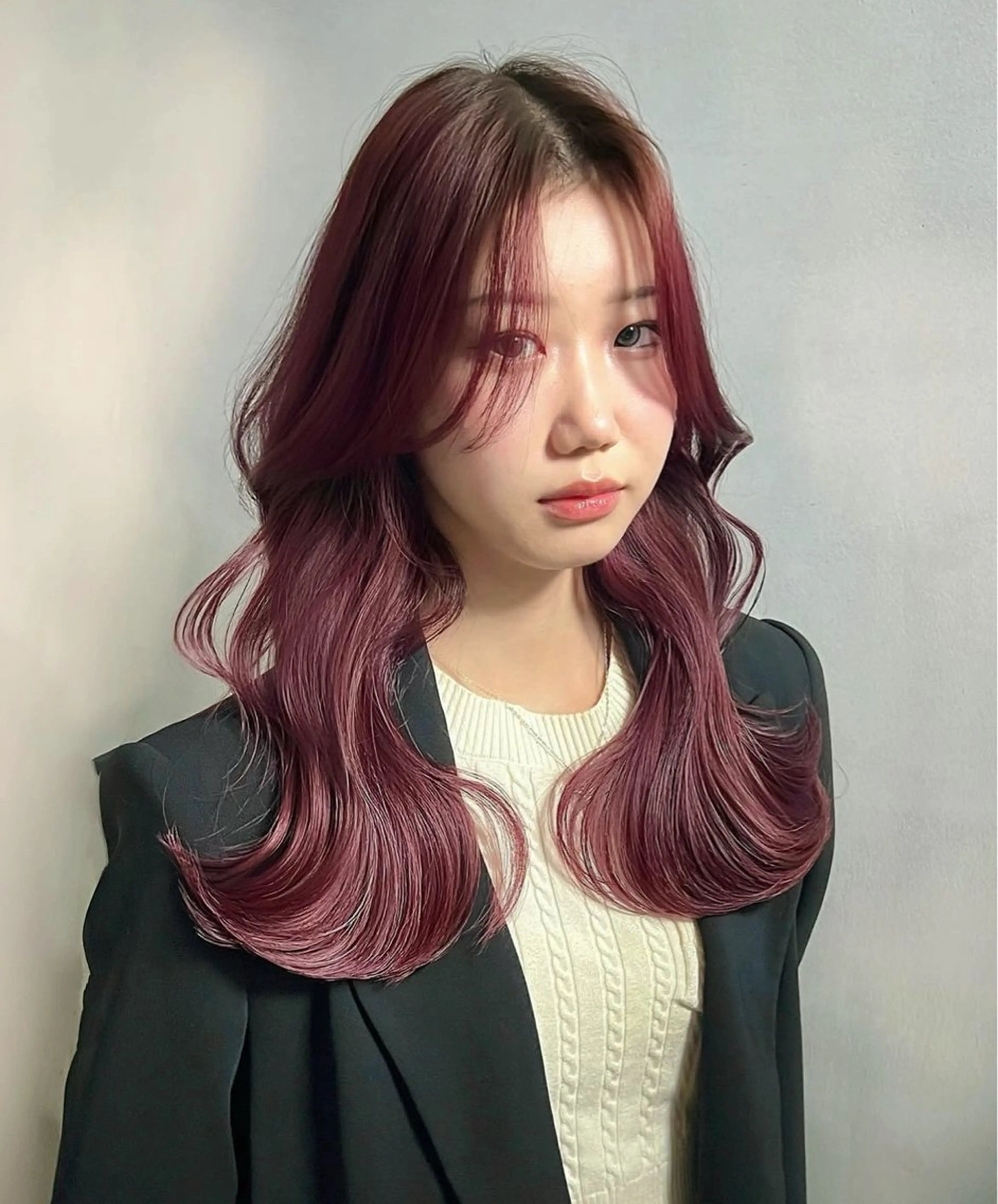 セミロング カラー ブリーチ ボルドーカラー ラベンダーカラー くびれヘア レイヤーカット ヘアカラー 縮毛矯正/ mikaのヘアスタイル
