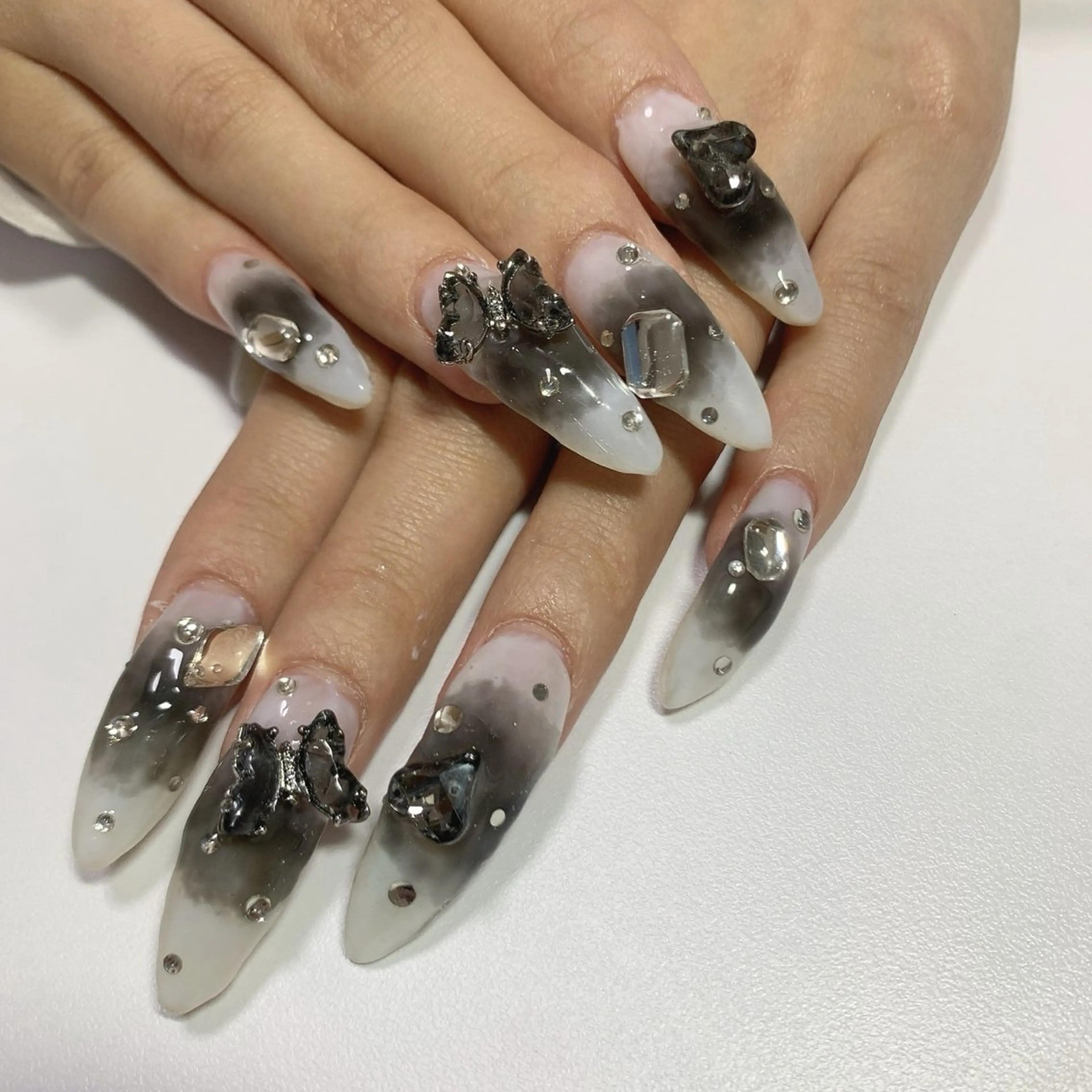 ネイル LUCE 伊藤 光梨のネイルデザイン