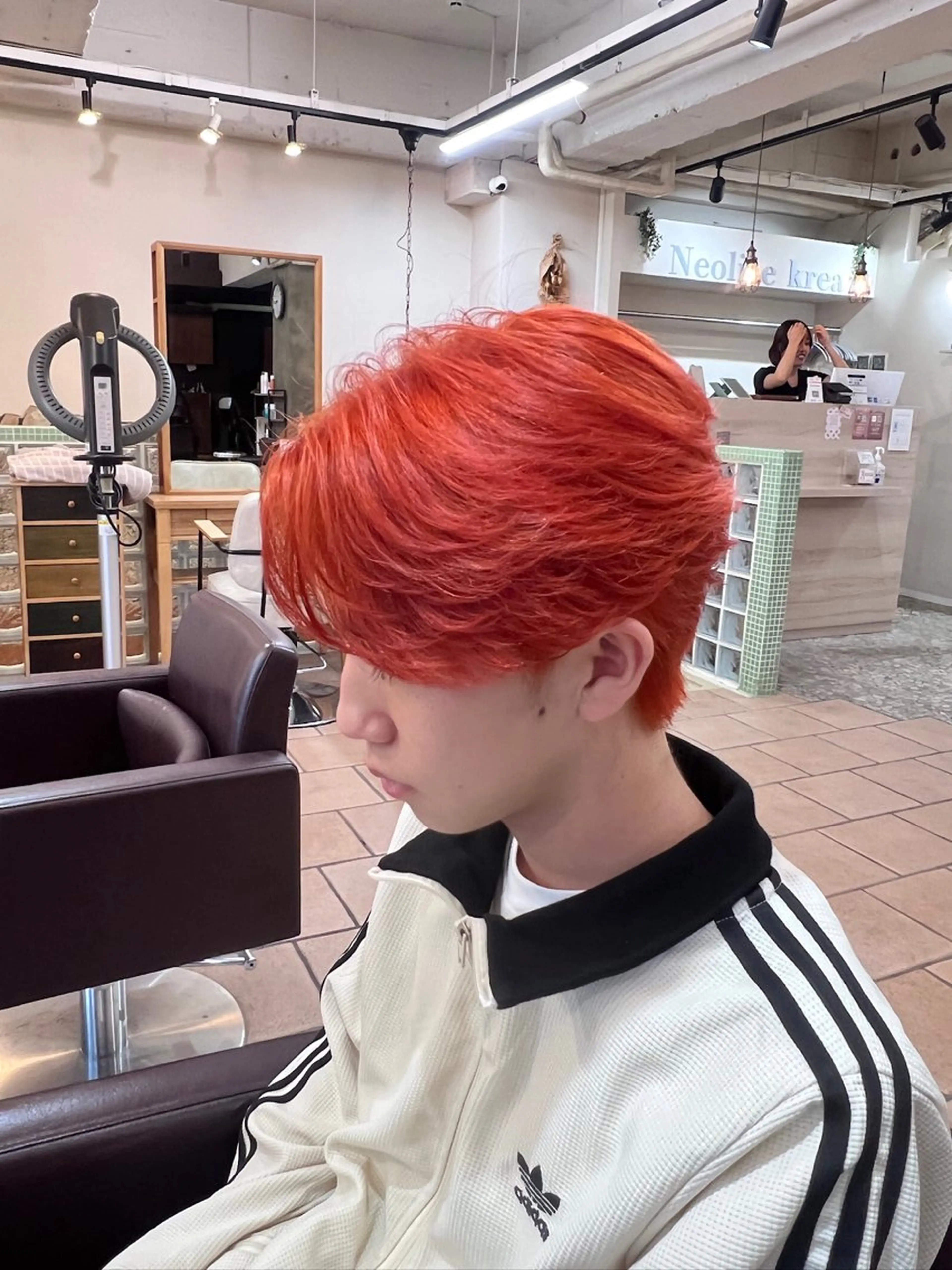 ミディアム カラー メンズ メンズブリーチ センターパート メンズハイライト メンズ韓国風 ブリーチ カット ヘアカラー メンズカットパーマ ✂️ JOYAのヘアスタイル