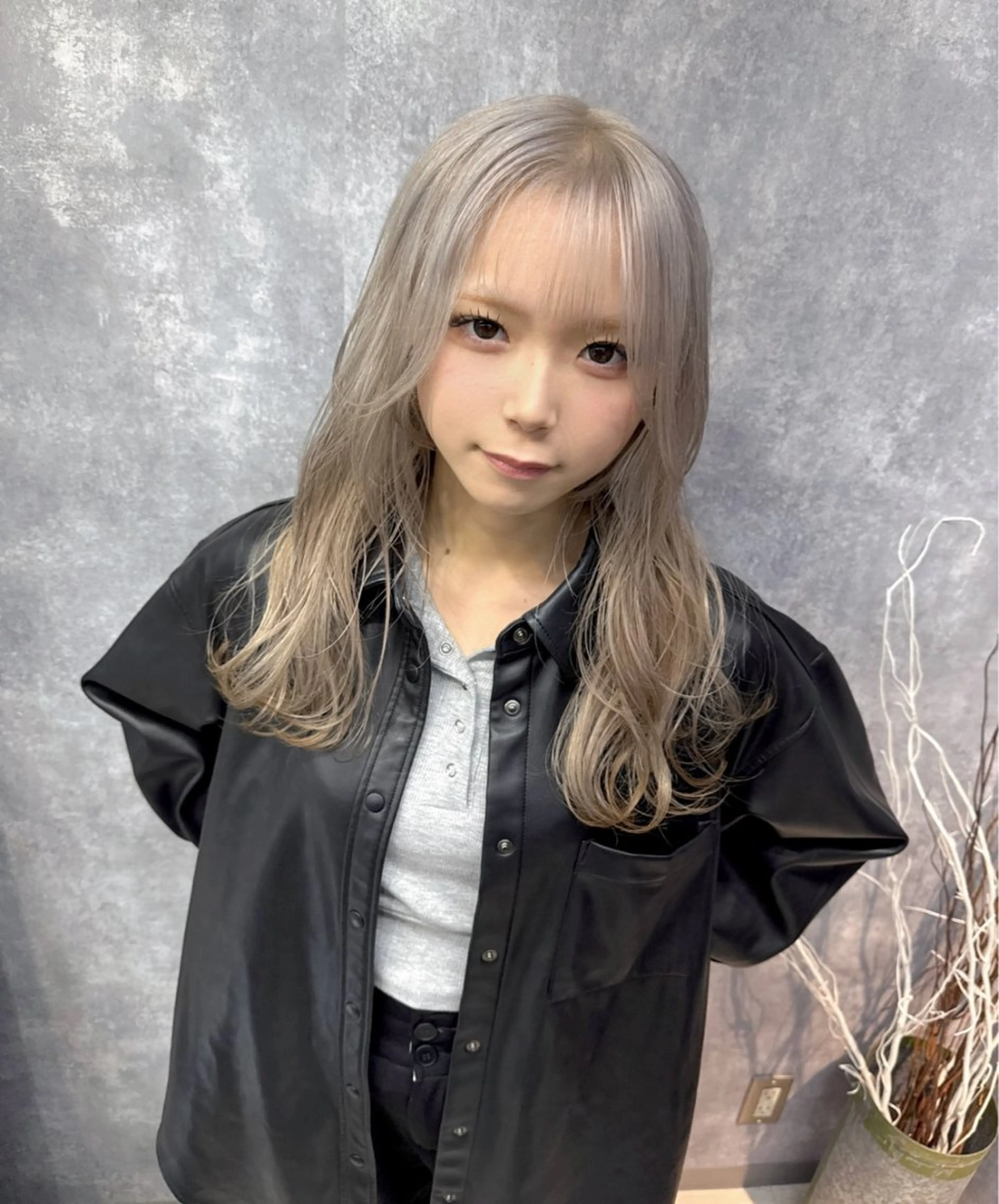 ロング カラー 切りっぱなしボブ ショートボブ バレイヤージュ ベージュカラー グレージュ 【.ico】心斎橋/ ウルフ/飛田ゆうきのヘアスタイル