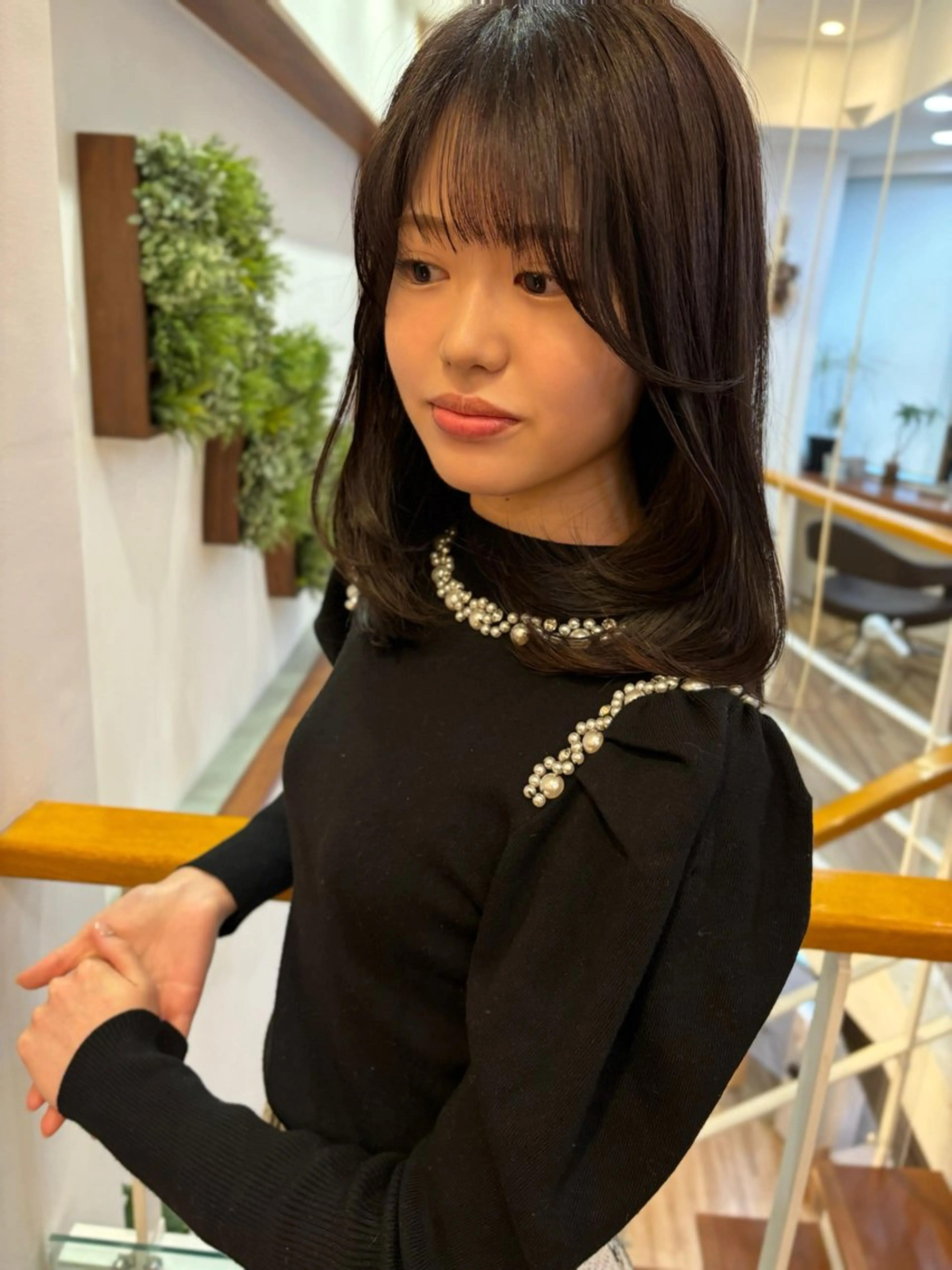 ミディアム カラー ミディアムレイヤー ブラウンカラー ナチュラルブラウン レイヤーカット カット ヘアカラー トリートメント レイヤーカット /透明感/千葉怜寿のヘアスタイル