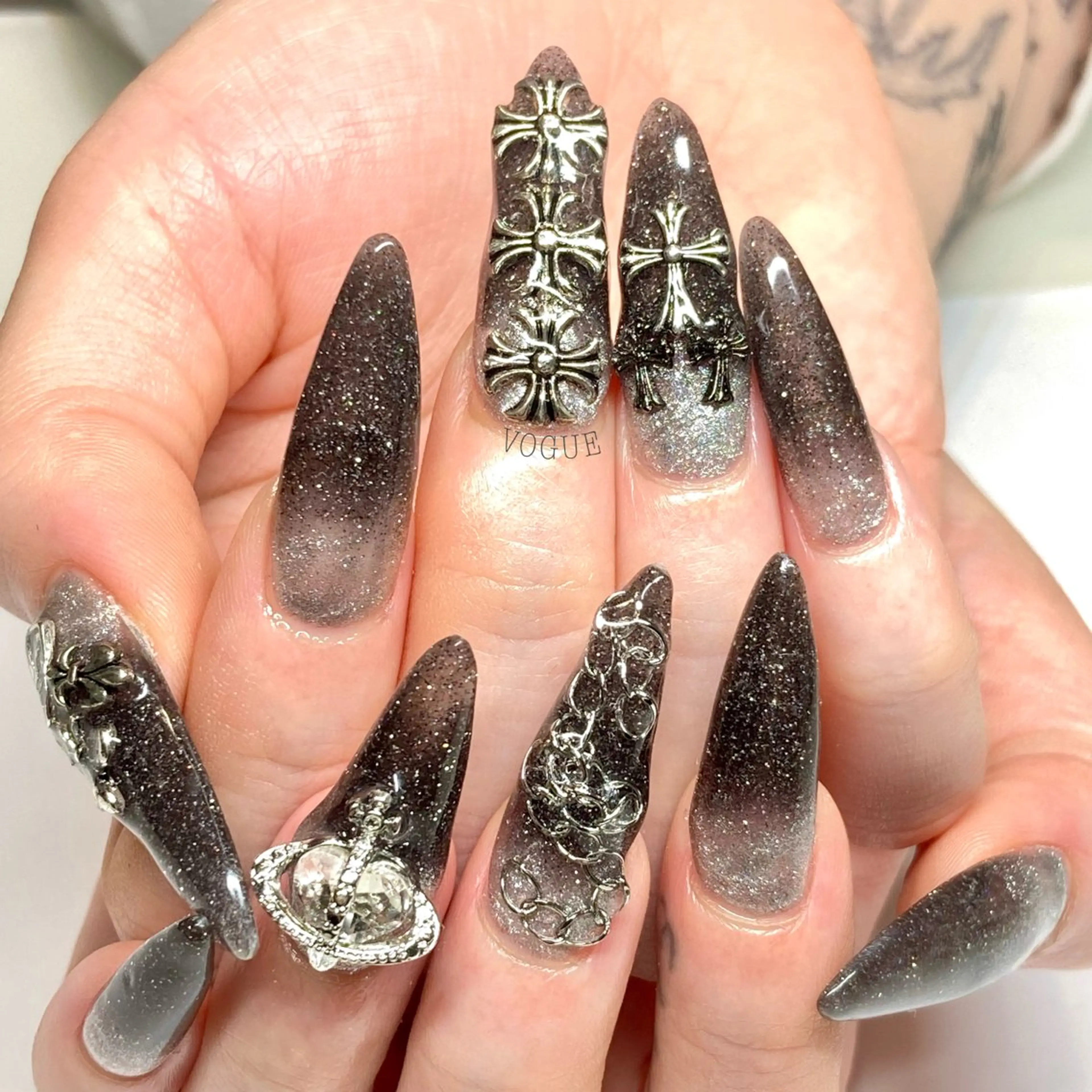 ネイル ハンドネイル VOGUE ×SWANのネイルデザイン