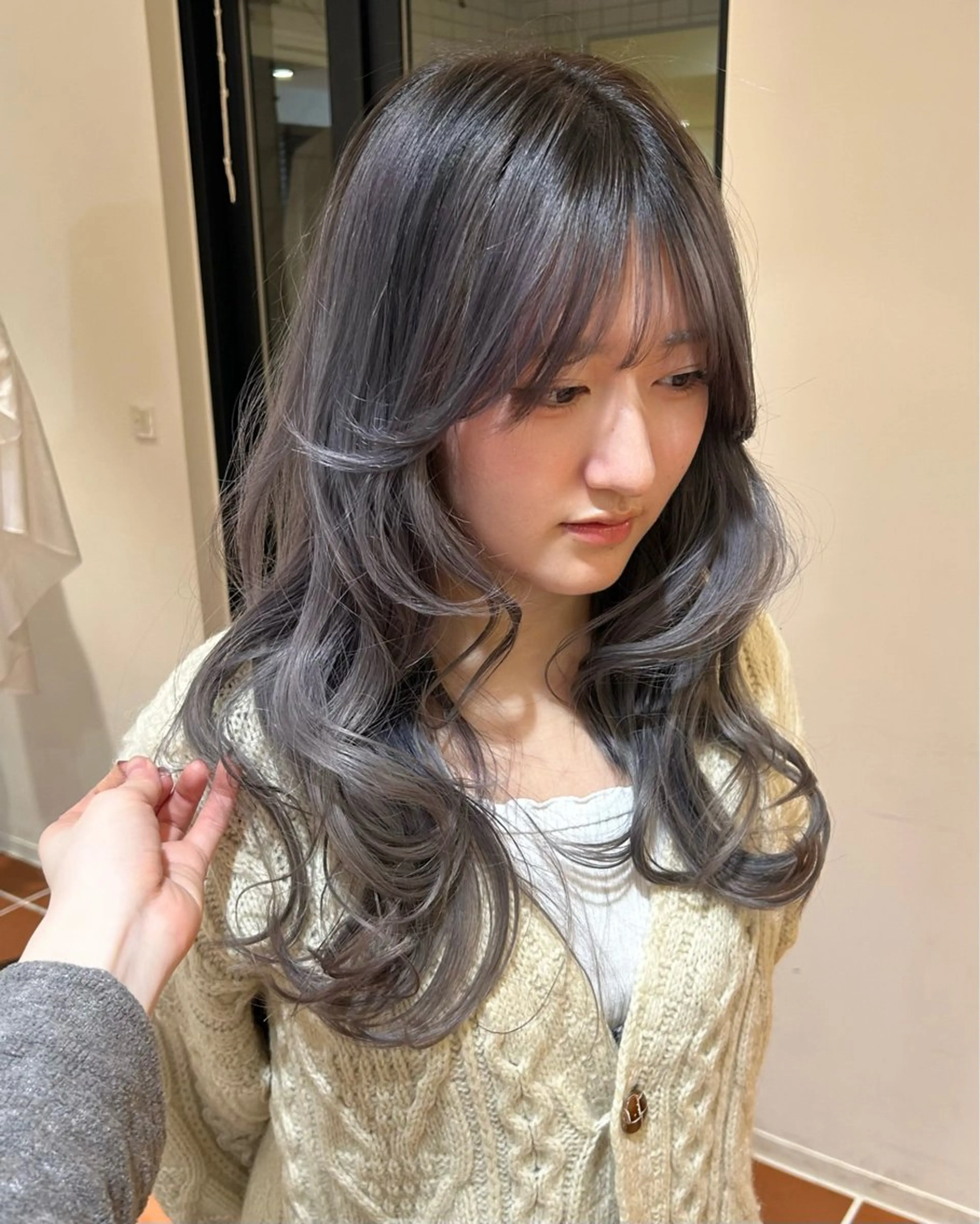 カラー ブリーチ 海奈|透明感カラー |顔まわりカットのヘアスタイル