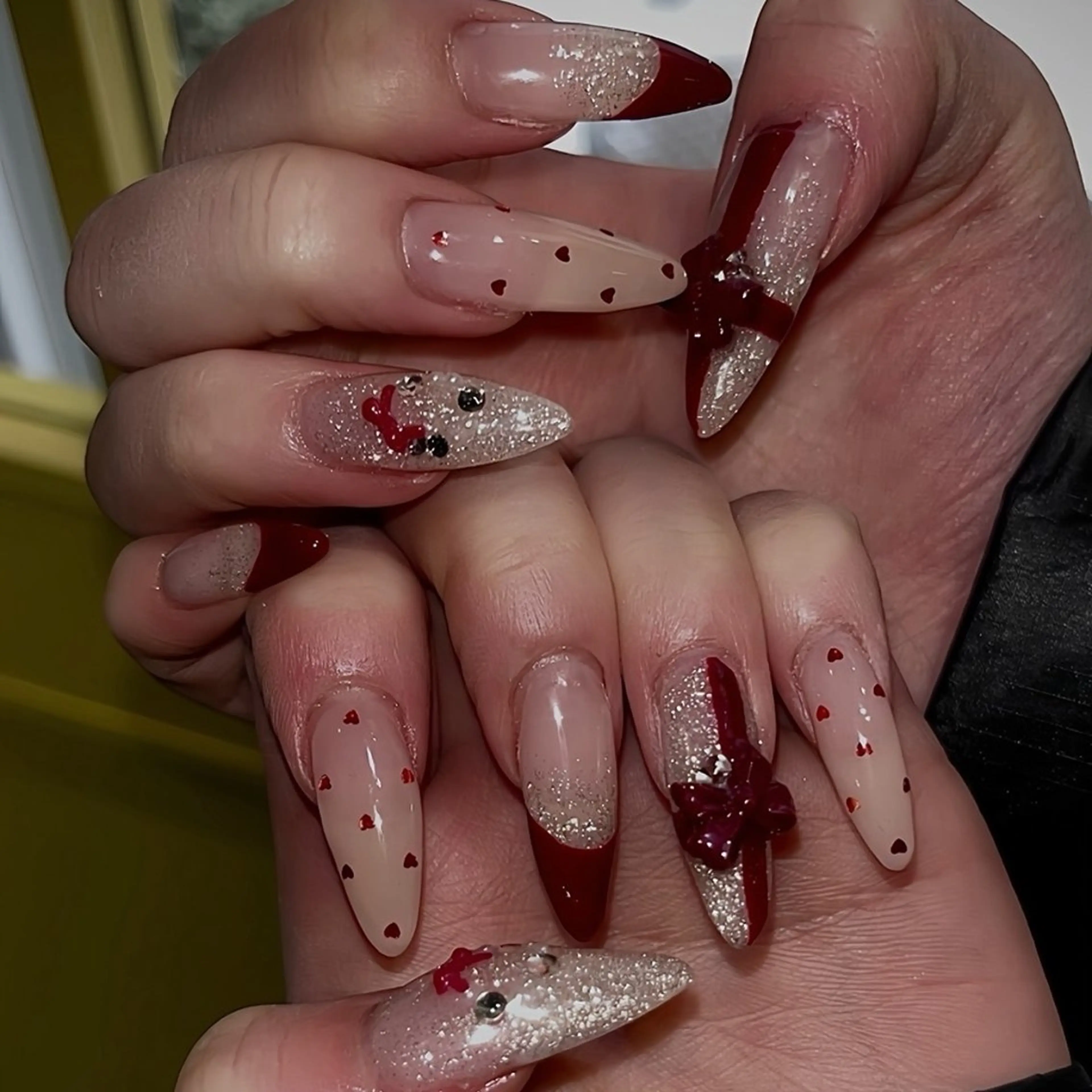 ネイル ハート キラキラネイル リボン ハンドネイル LABEL TAKARAのネイルデザイン