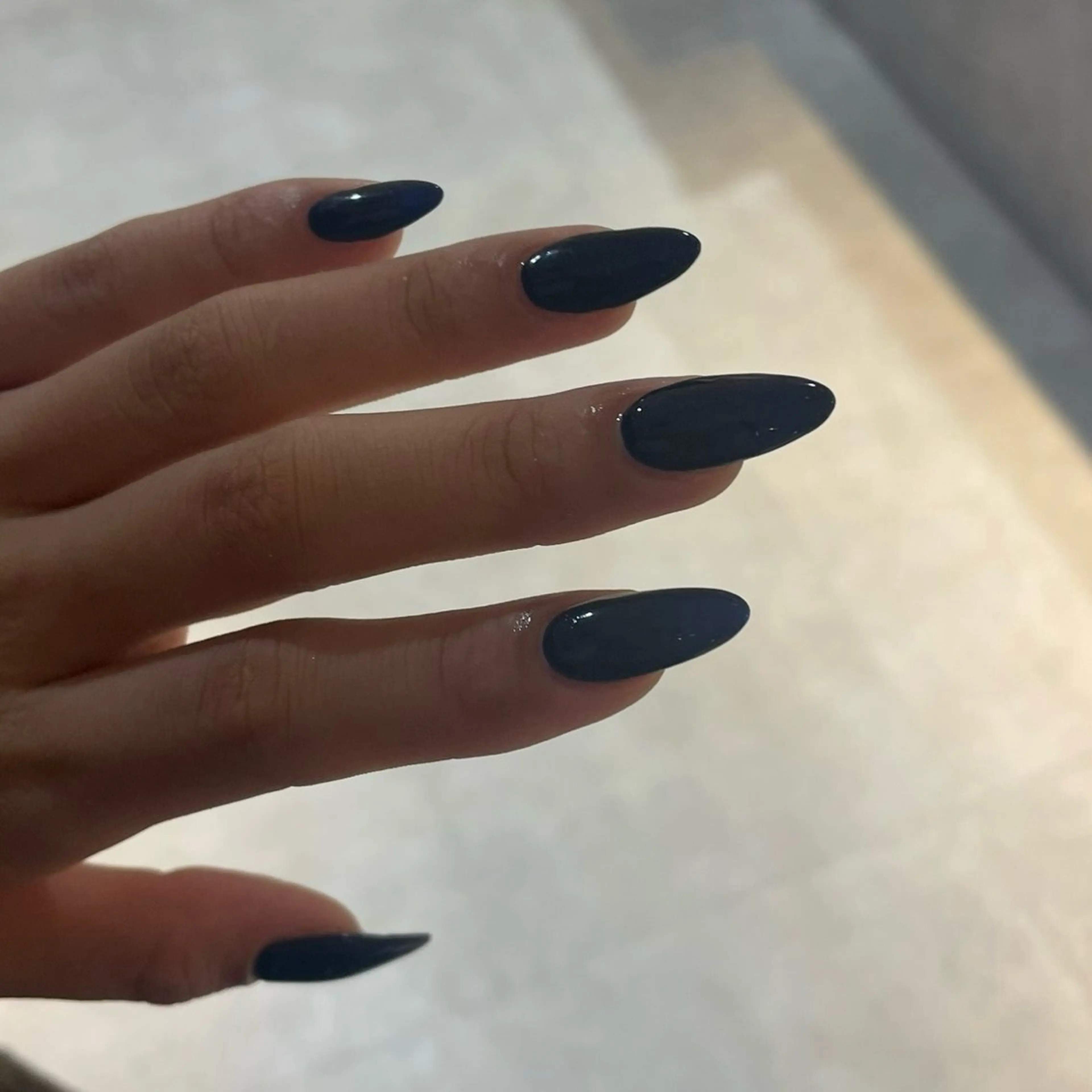 ネイル ハンドネイル 𝑟𝑖𝑠𝑎 🕯‎🤍のネイルデザイン