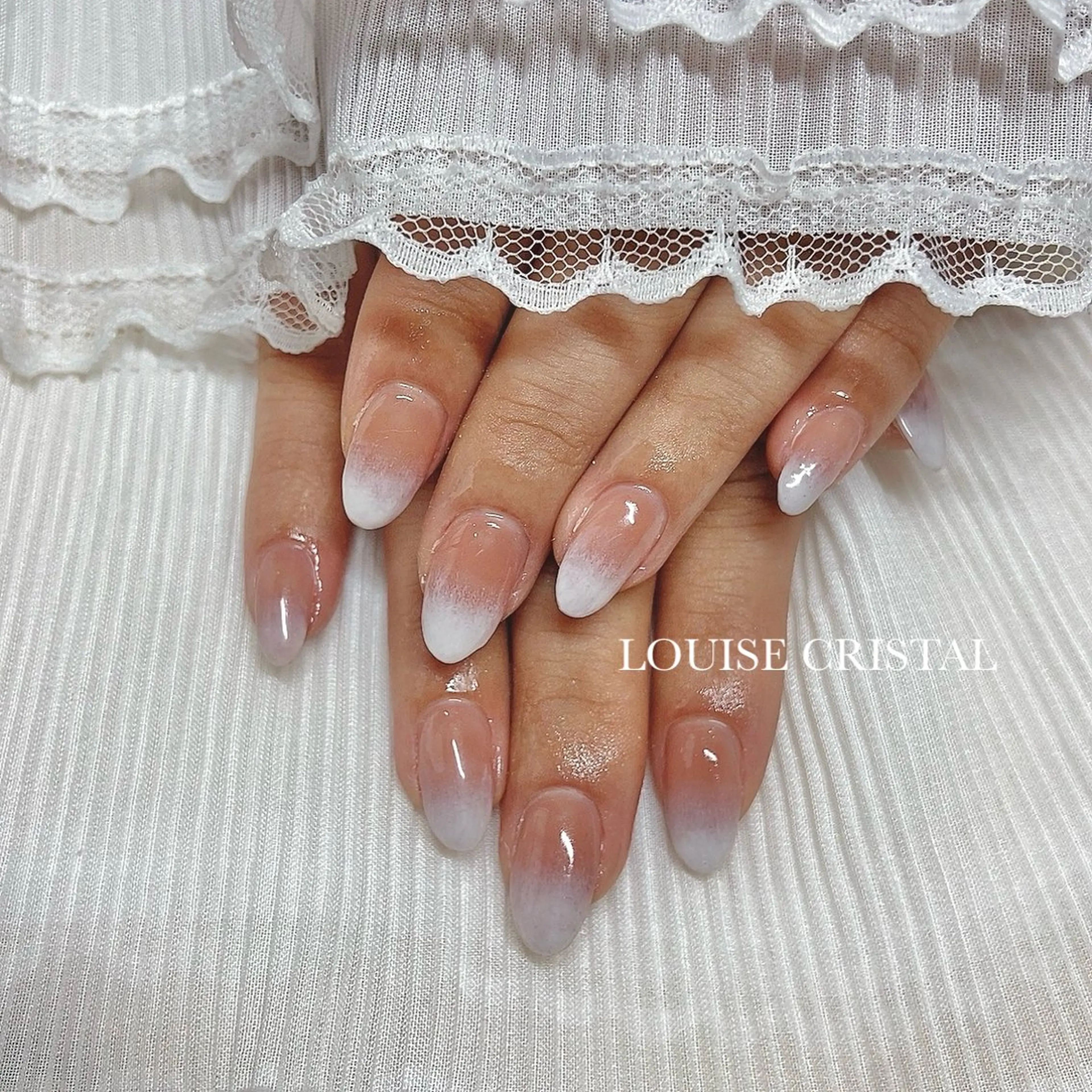 ネイル グラデーション ハンドネイル LOUISE CRYSTALのネイルデザイン