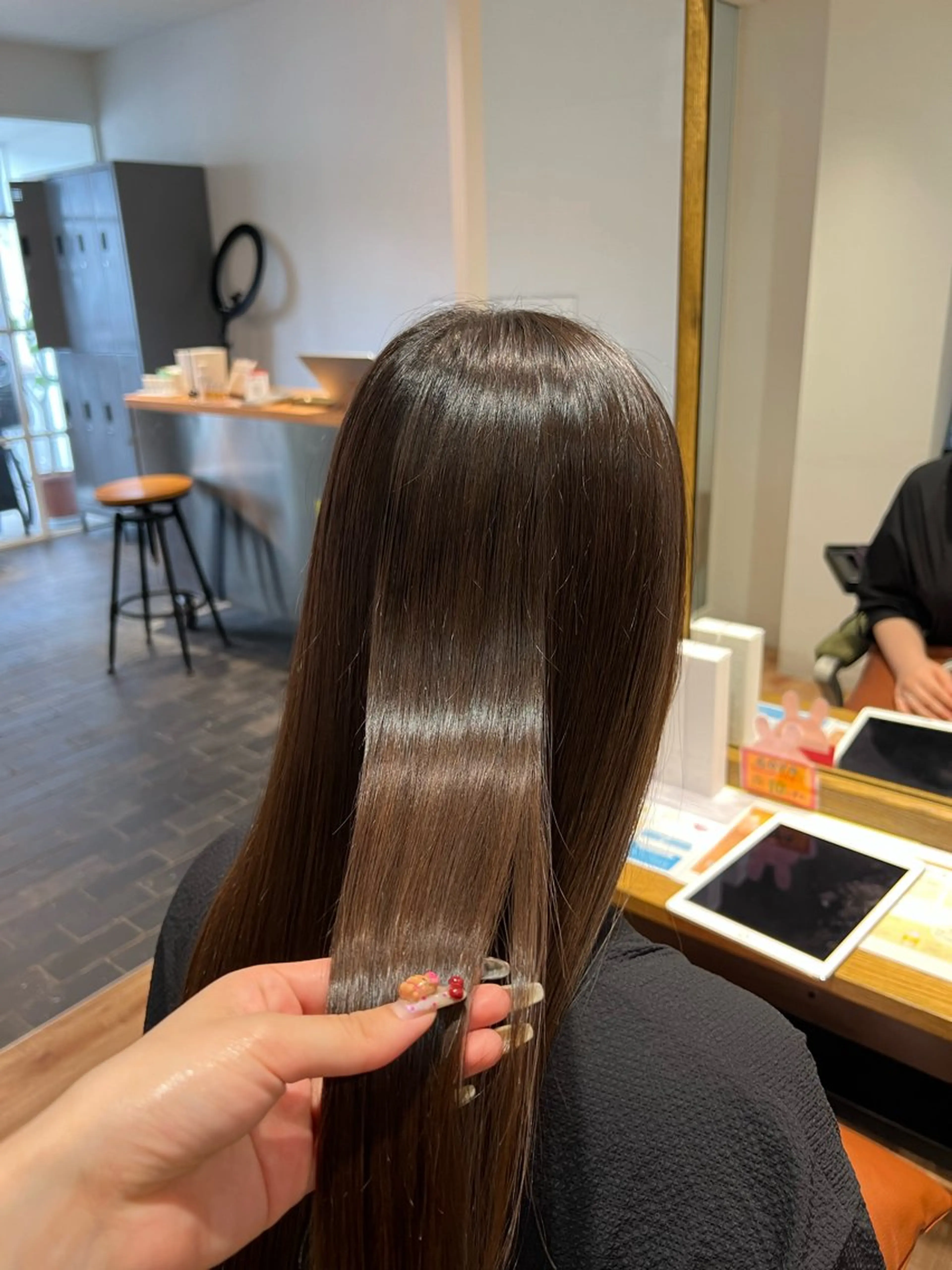 ロング トリートメント 縮毛矯正 ワタナベ モカ🦢ダブルカラーのヘアスタイル