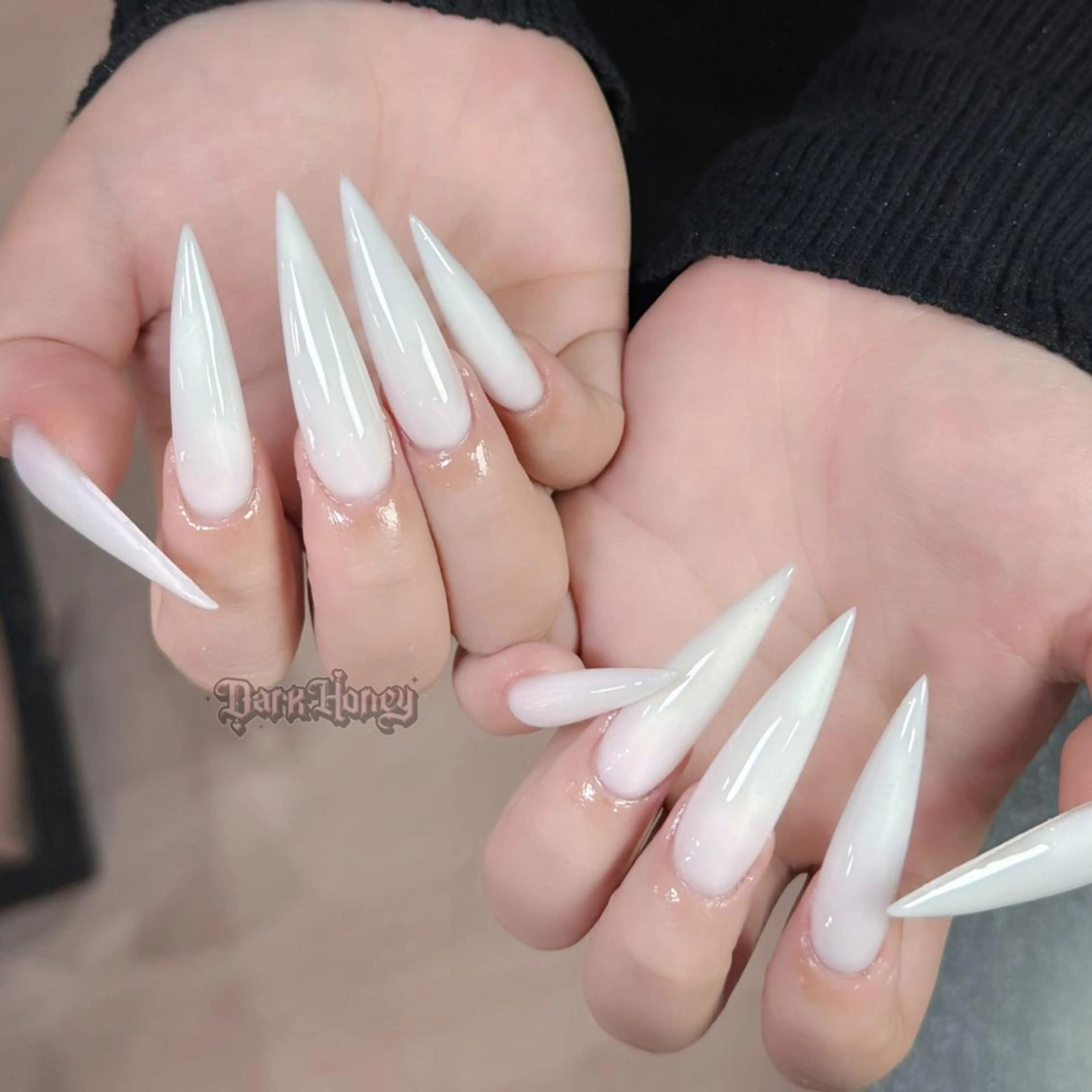 ネイル ハンドネイル Dark Honey Susuのネイルデザイン