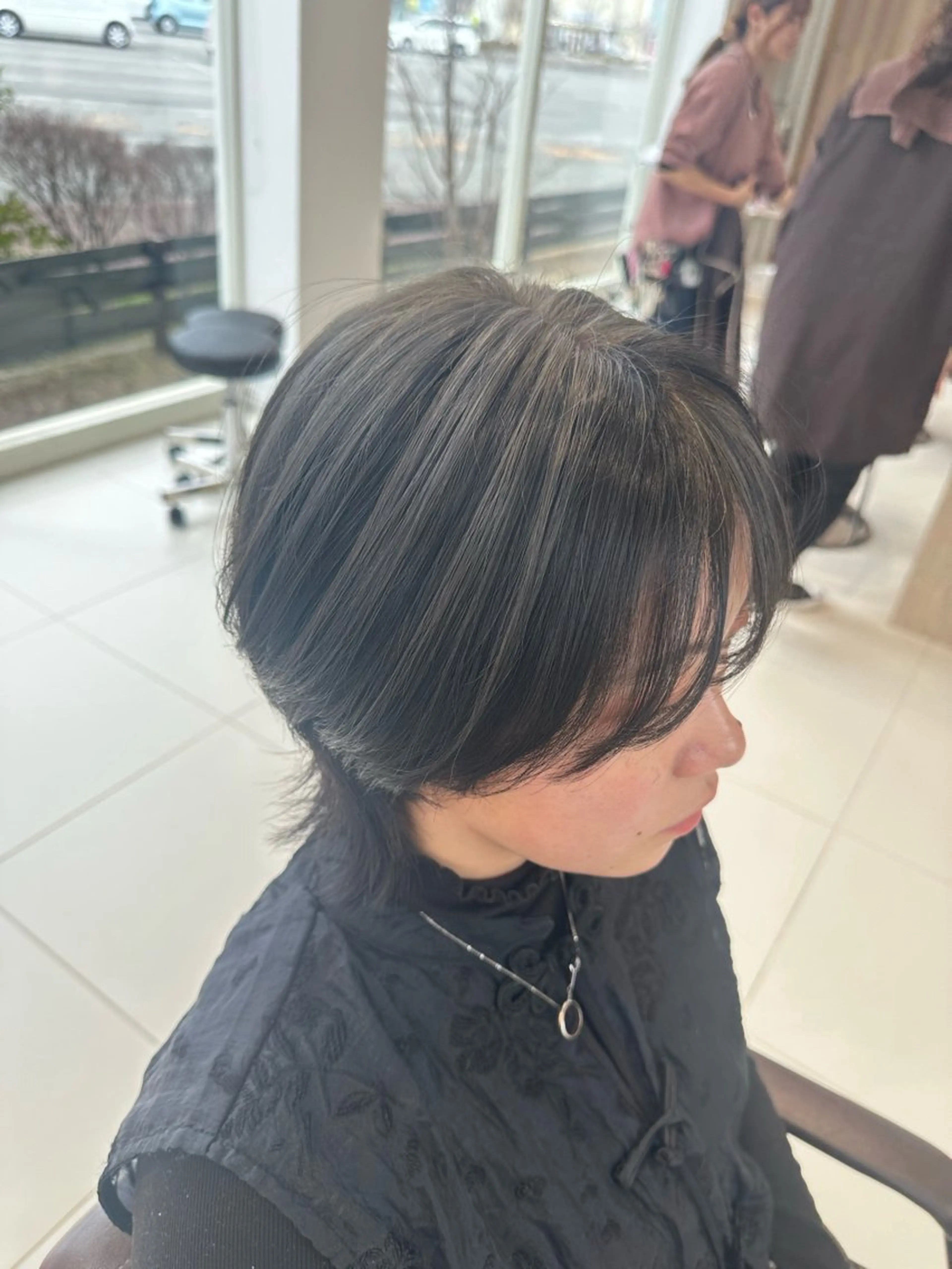 ショート カラー ブリーチ ウルフカット 御舩 青衣のヘアスタイル