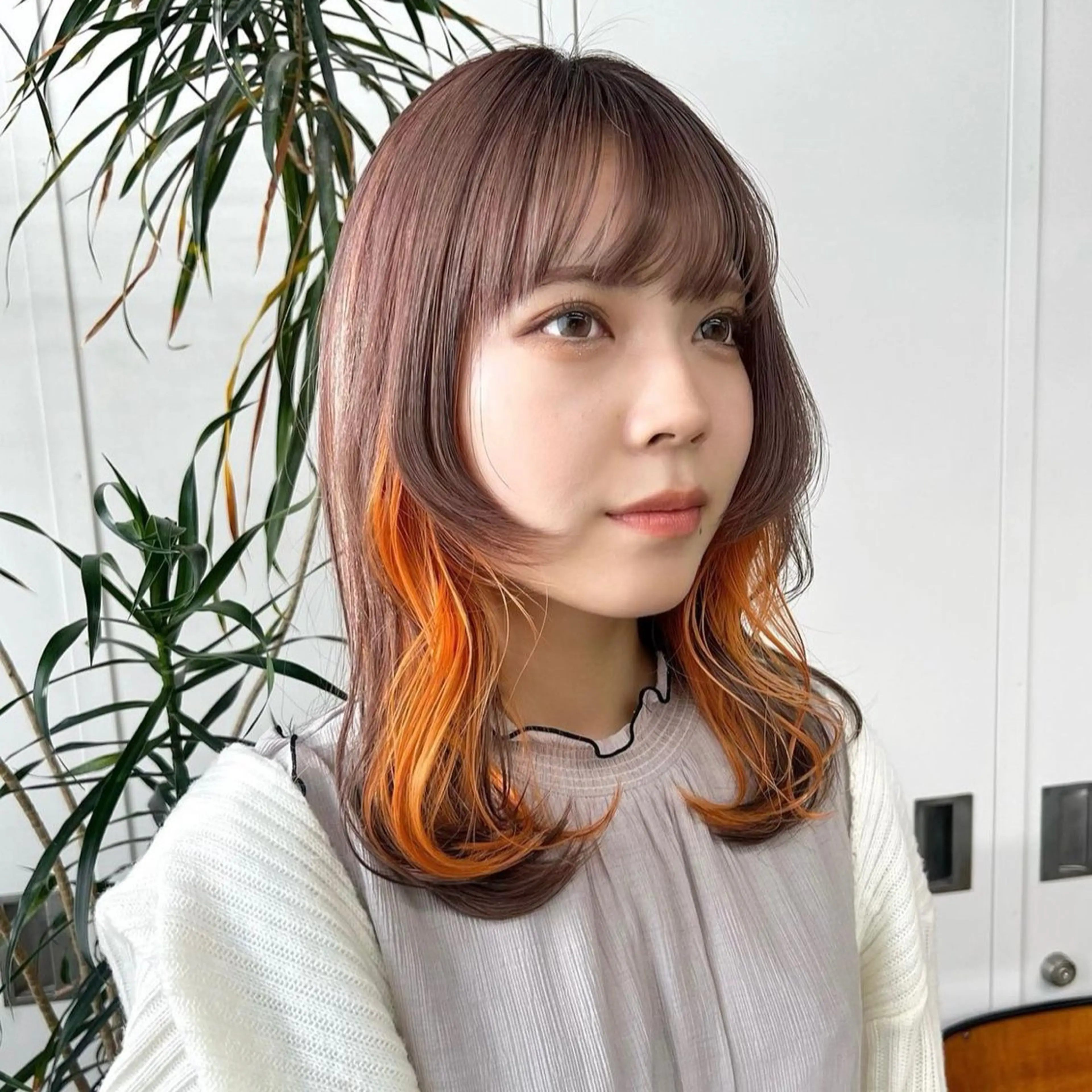 セミロング カラー インナーカラー オレンジ カット ヘアカラー 韓国ヘア /男女☘️ 細江 美紅のヘアスタイル