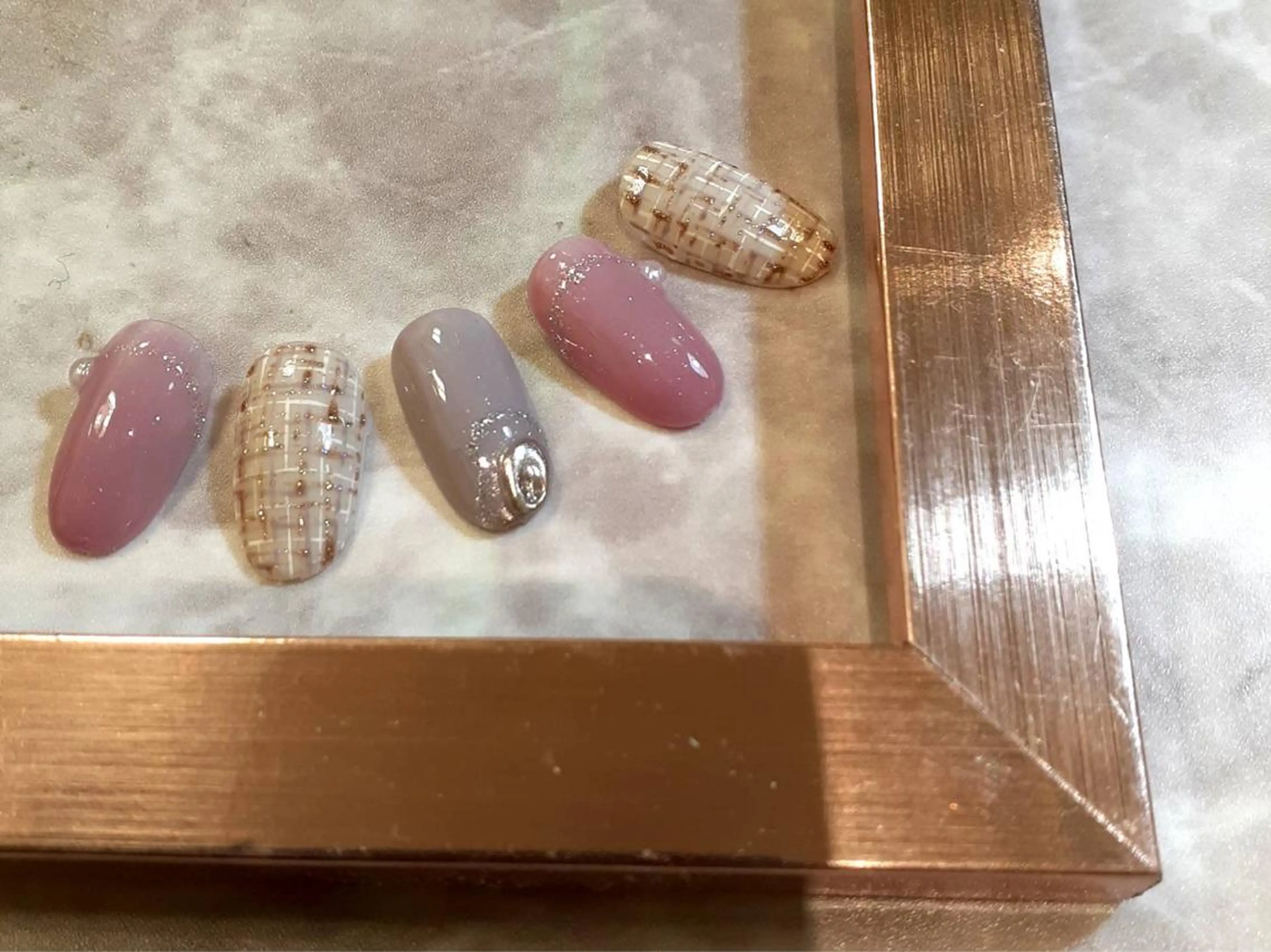 ミディアム ネイル ツイードネイル Liora所属・nail mnのネイルデザイン