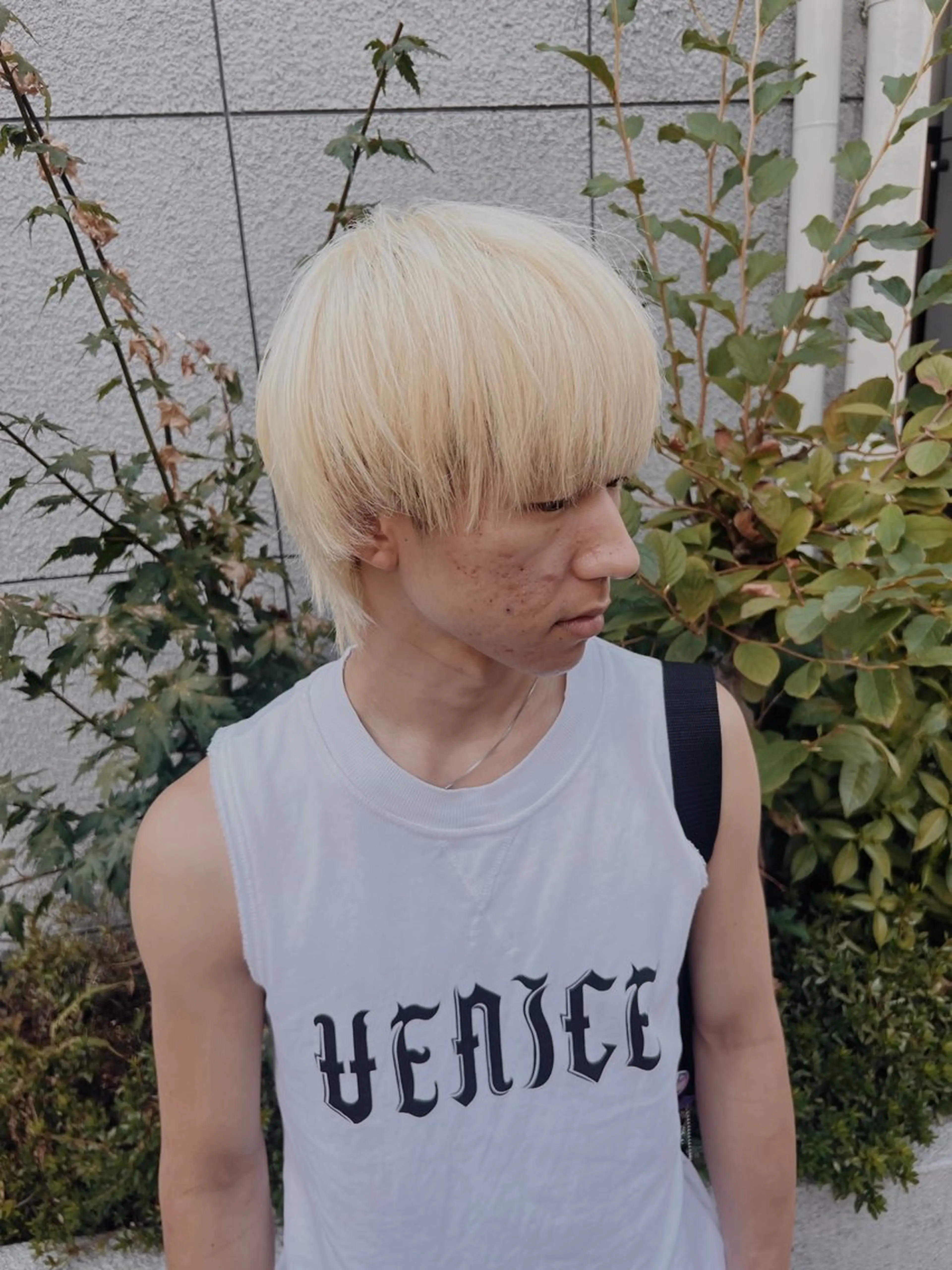 ミディアム カラー パーマ ヘアアレンジ メンズ メンズブリーチ メンズウルフカット ブリーチ 抜きっぱなしブロンド ウルフカット ショートヘア原宿 fifth コシのヘアスタイル