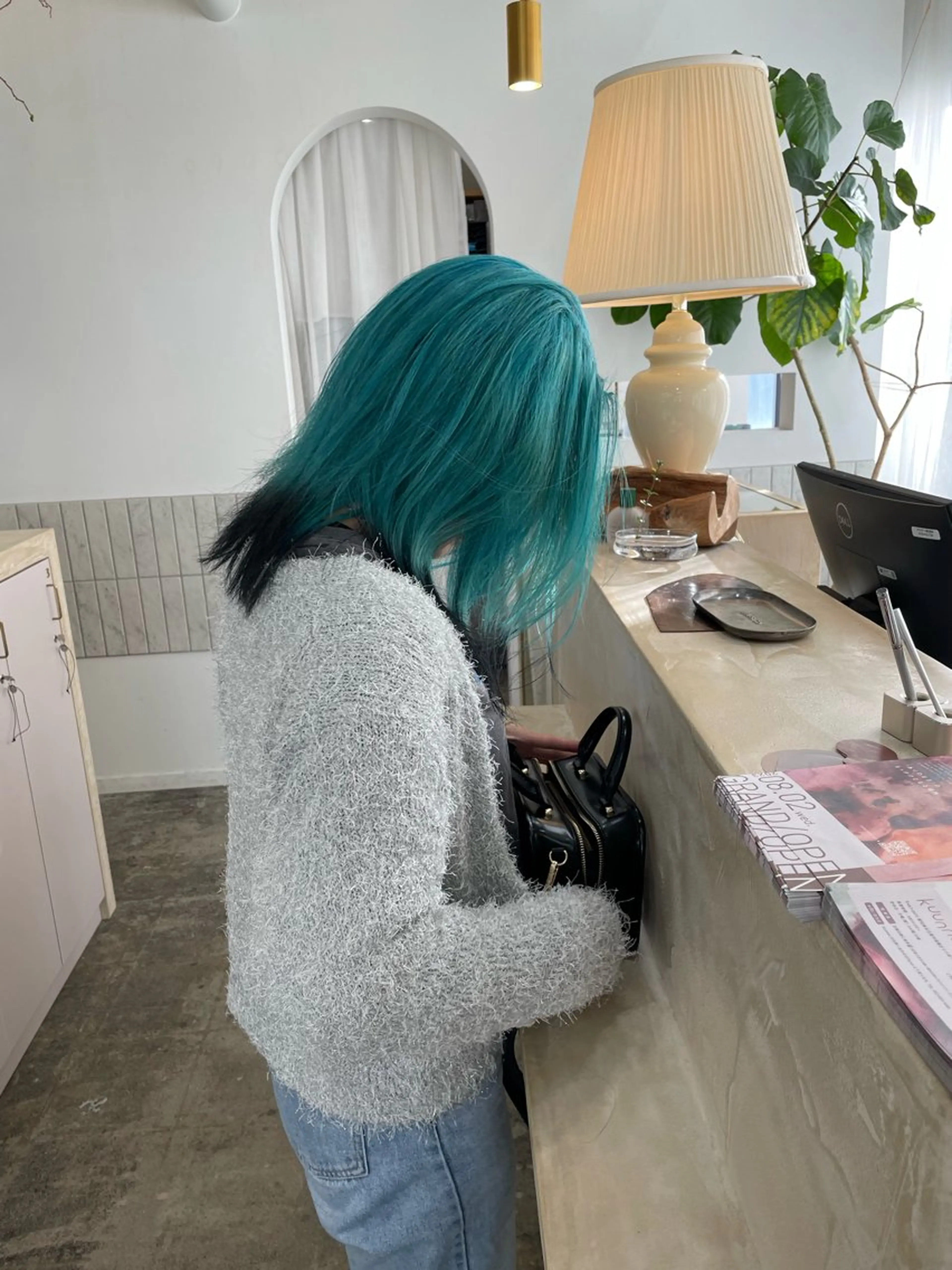 ミディアム カラー 黒髪 ブリーチ ケアブリーチ ダブルカラー イヤリングカラー Belle BIANCA所属・スギヤマ ショウゴのヘアスタイル