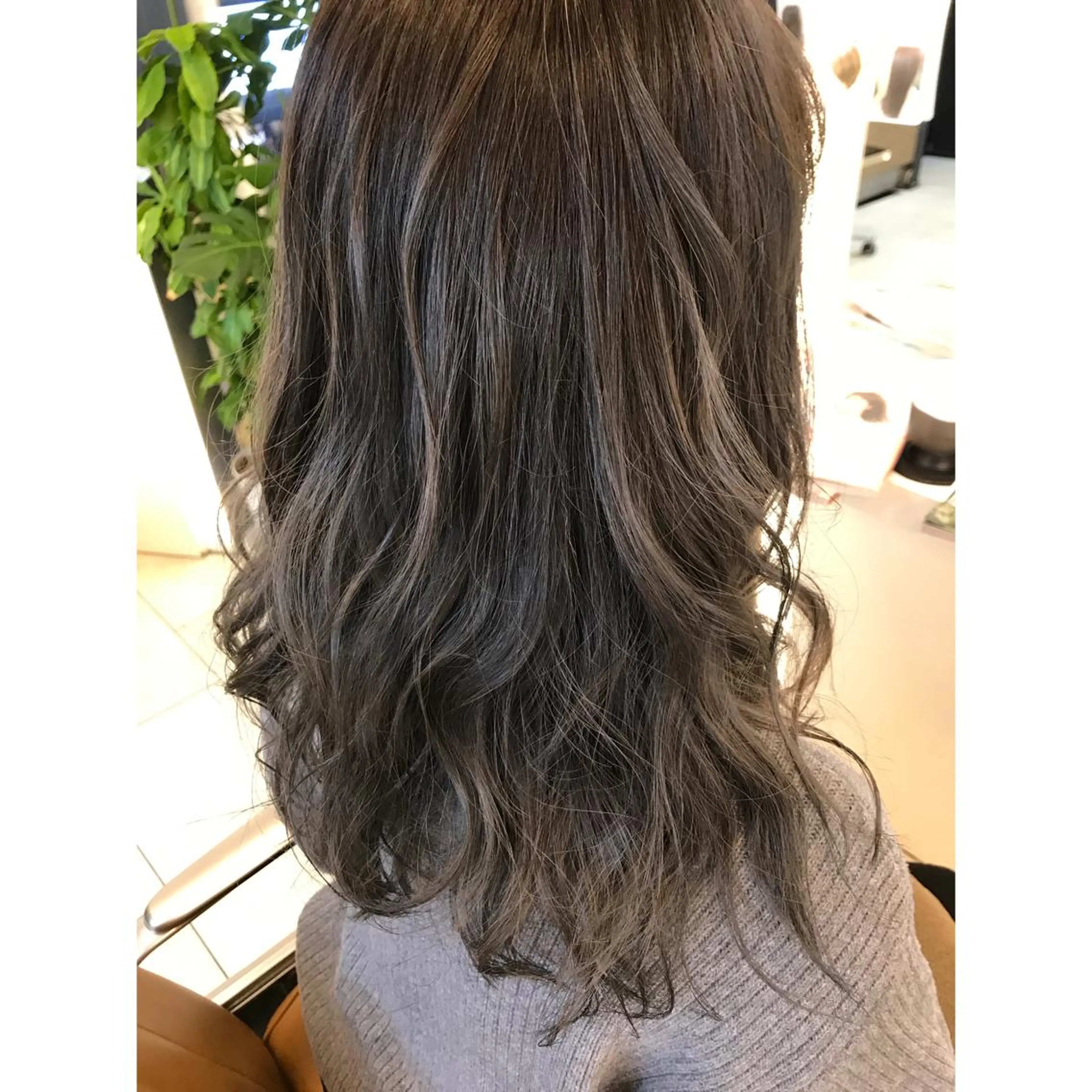 ロング カラー ハイライトカラー ハイライト 坂西 春果のマツエク・マツパデザイン