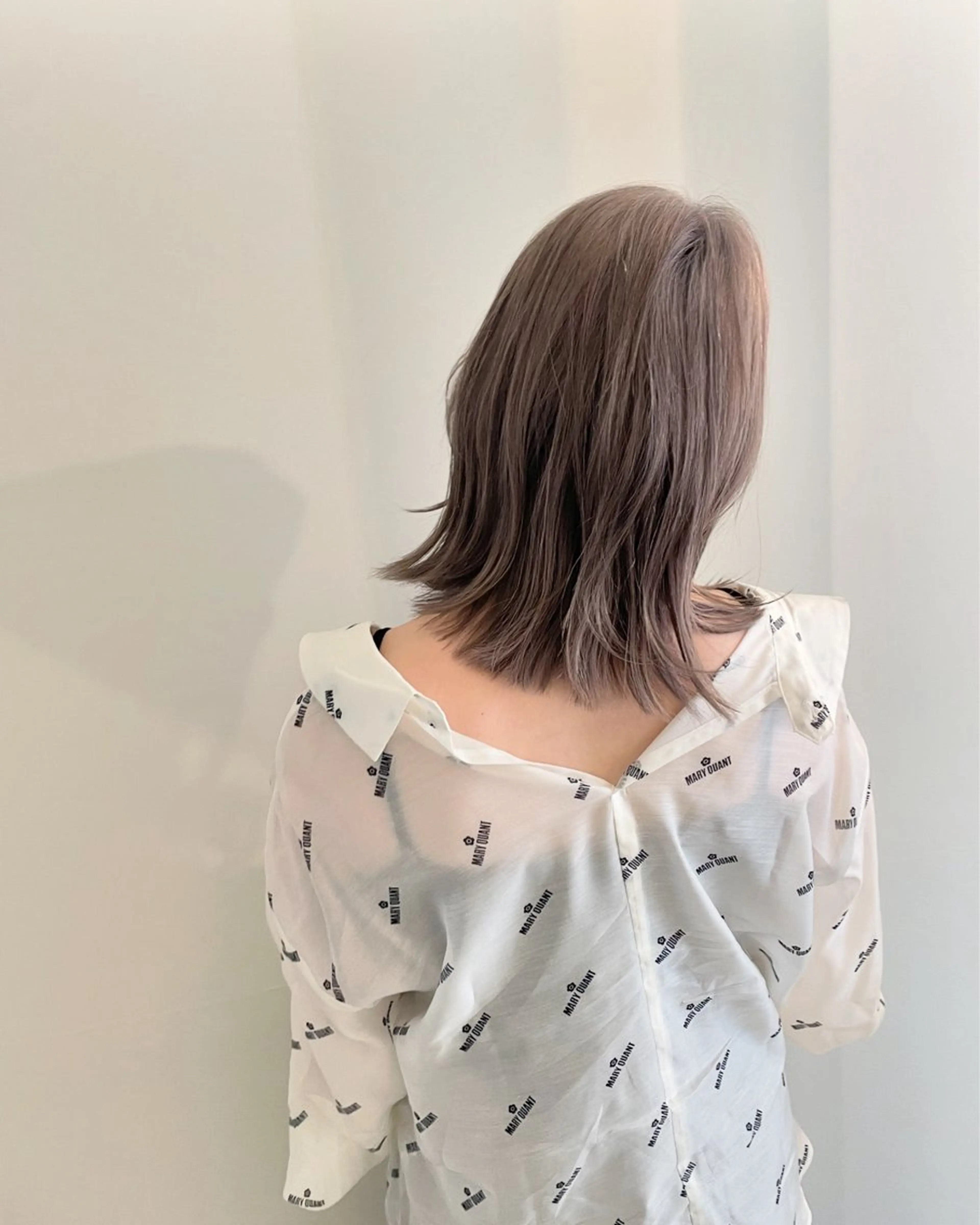 ミディアム カラー ブリーチ ダブルカラー グレージュ ニュアンスカラー🫧 加納のヘアスタイル