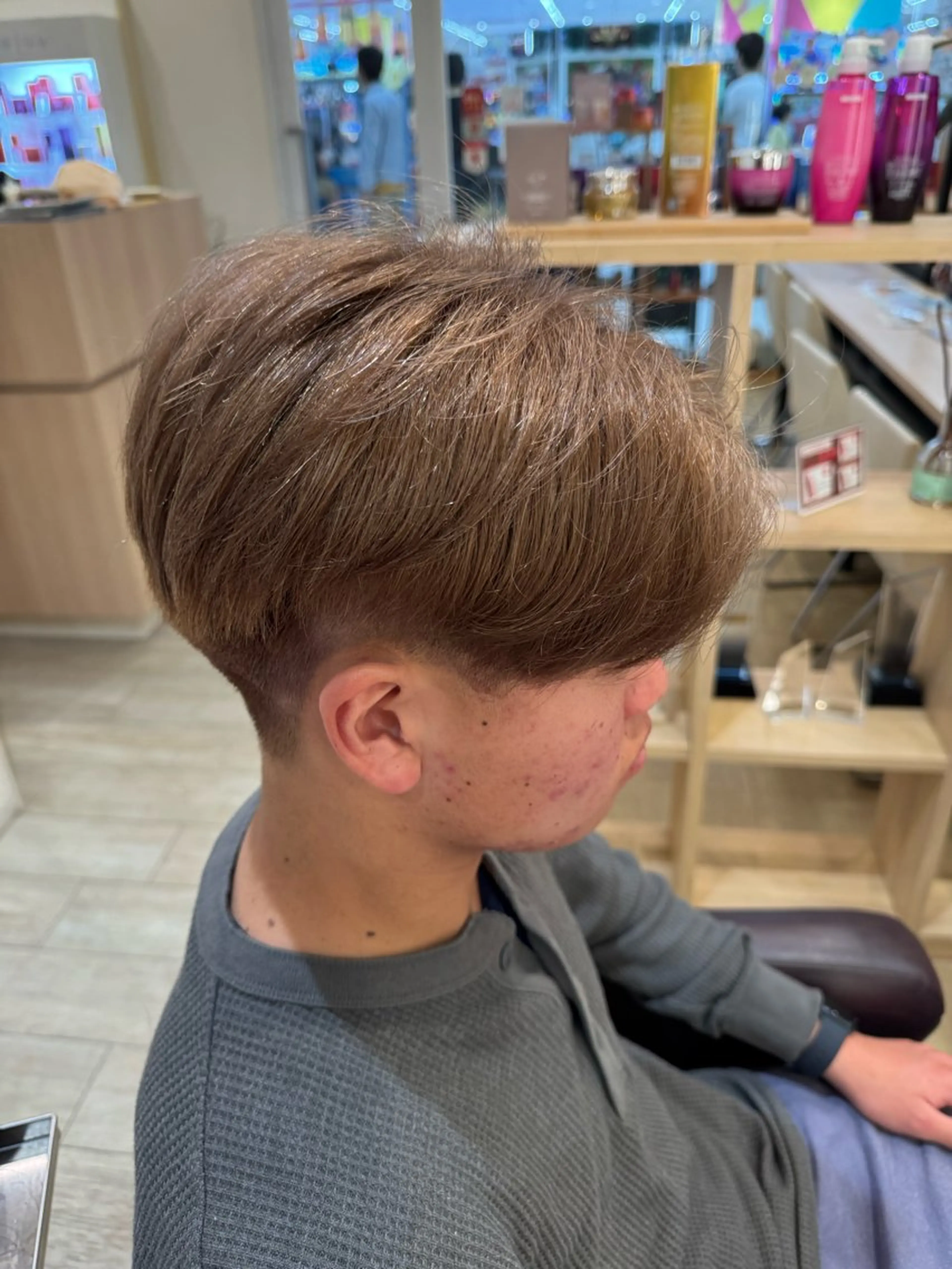 ショート カラー ベージュカラー ブリーチ ミルクティーベージュ パーマ特化 山本悠世のヘアスタイル
