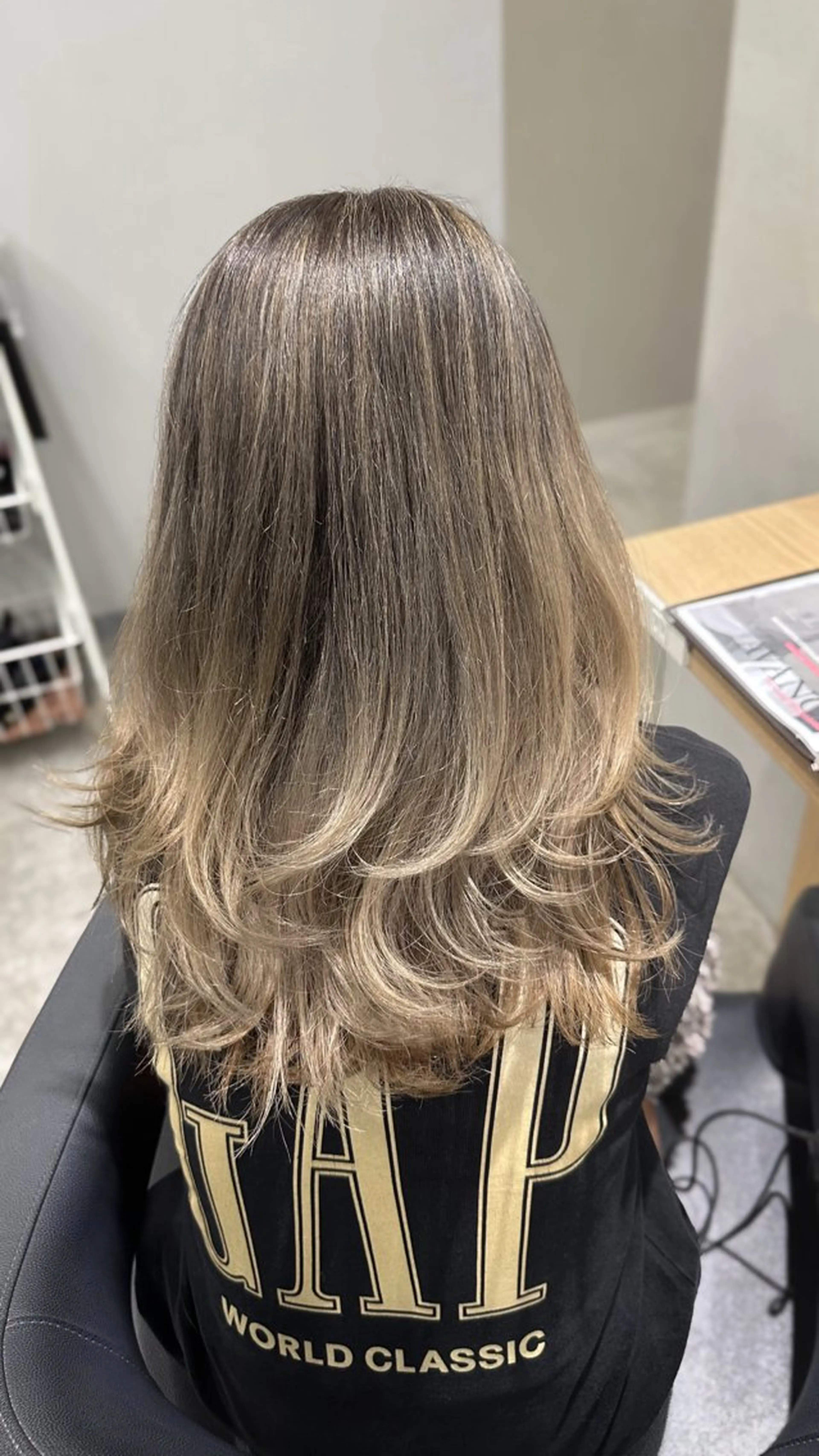 ロング カラー バレイヤージュ ブリーチ ハイトーンカラー レイヤーカット カット ヘアカラー 巻ける髪質改善🫧ハ イライト/永田汰伊智のヘアスタイル
