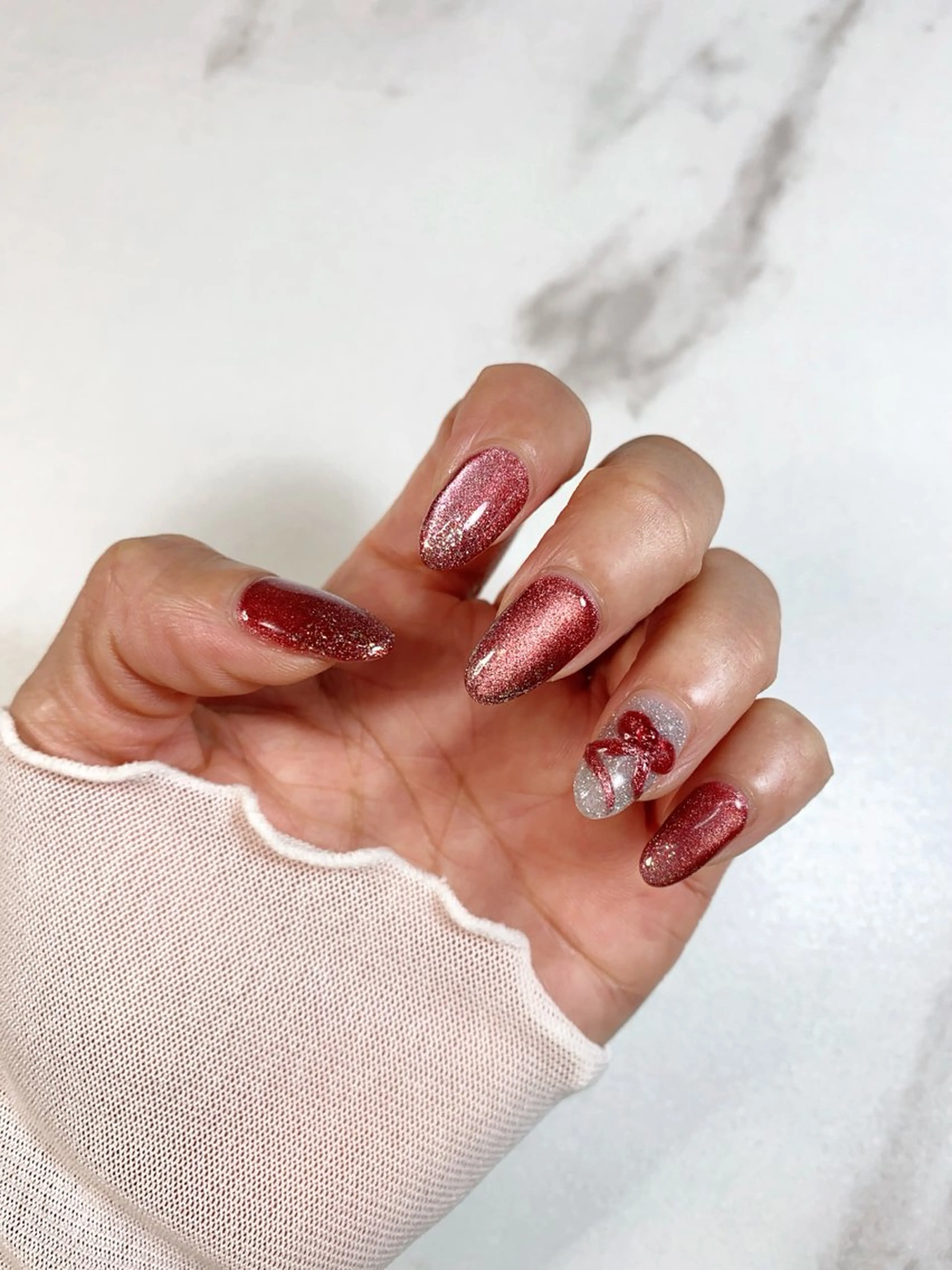 ネイル フラッシュネイル マグネットネイル オフィスネイル ぷっくりネイル 赤色 ハンドネイル iro+ nailのネイルデザイン