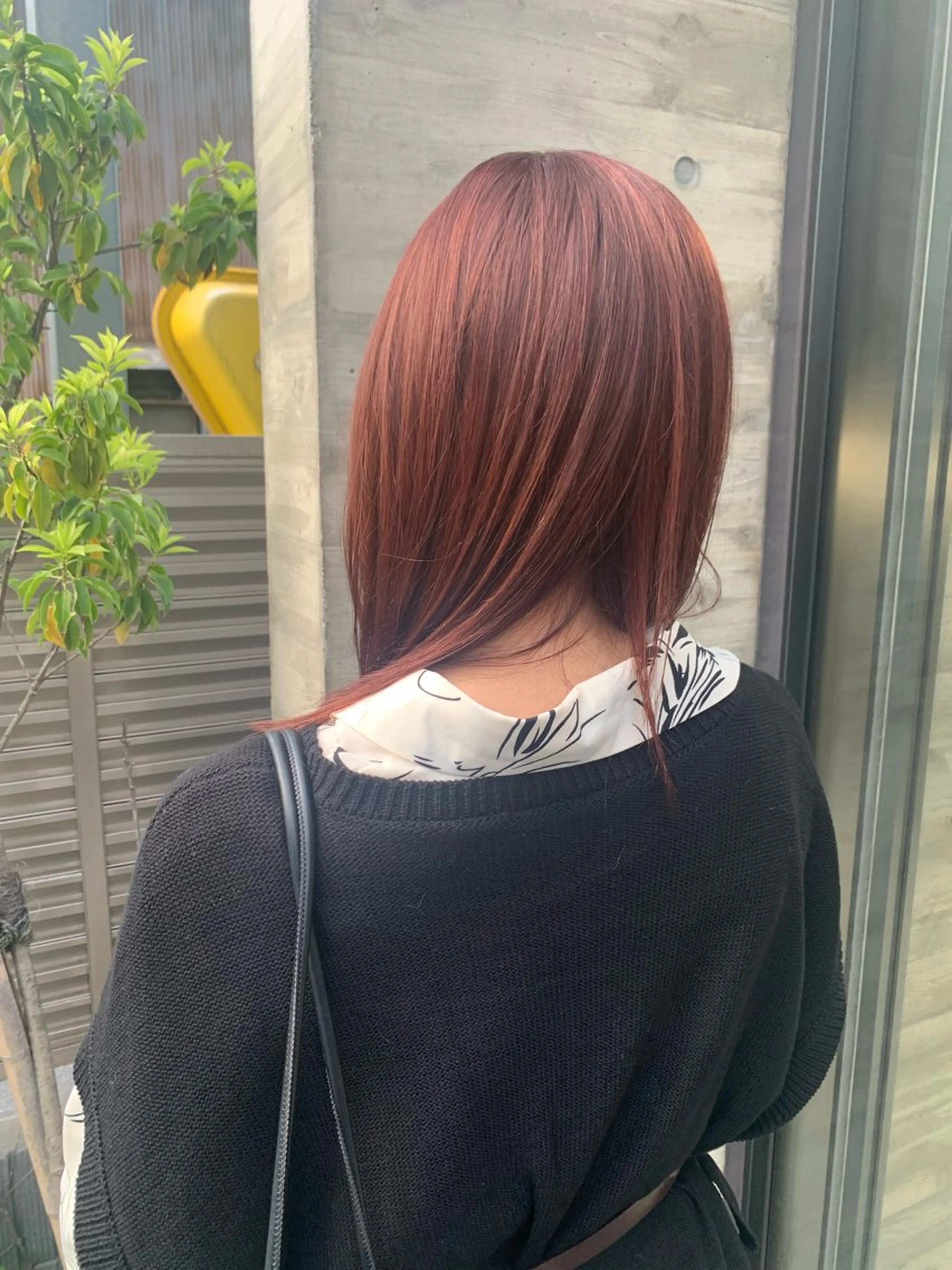 セミロング カラー ブリーチ ブリーチなしカラー オレンジ カット ヘアカラー トリートメント イシイ シュータのヘアスタイル