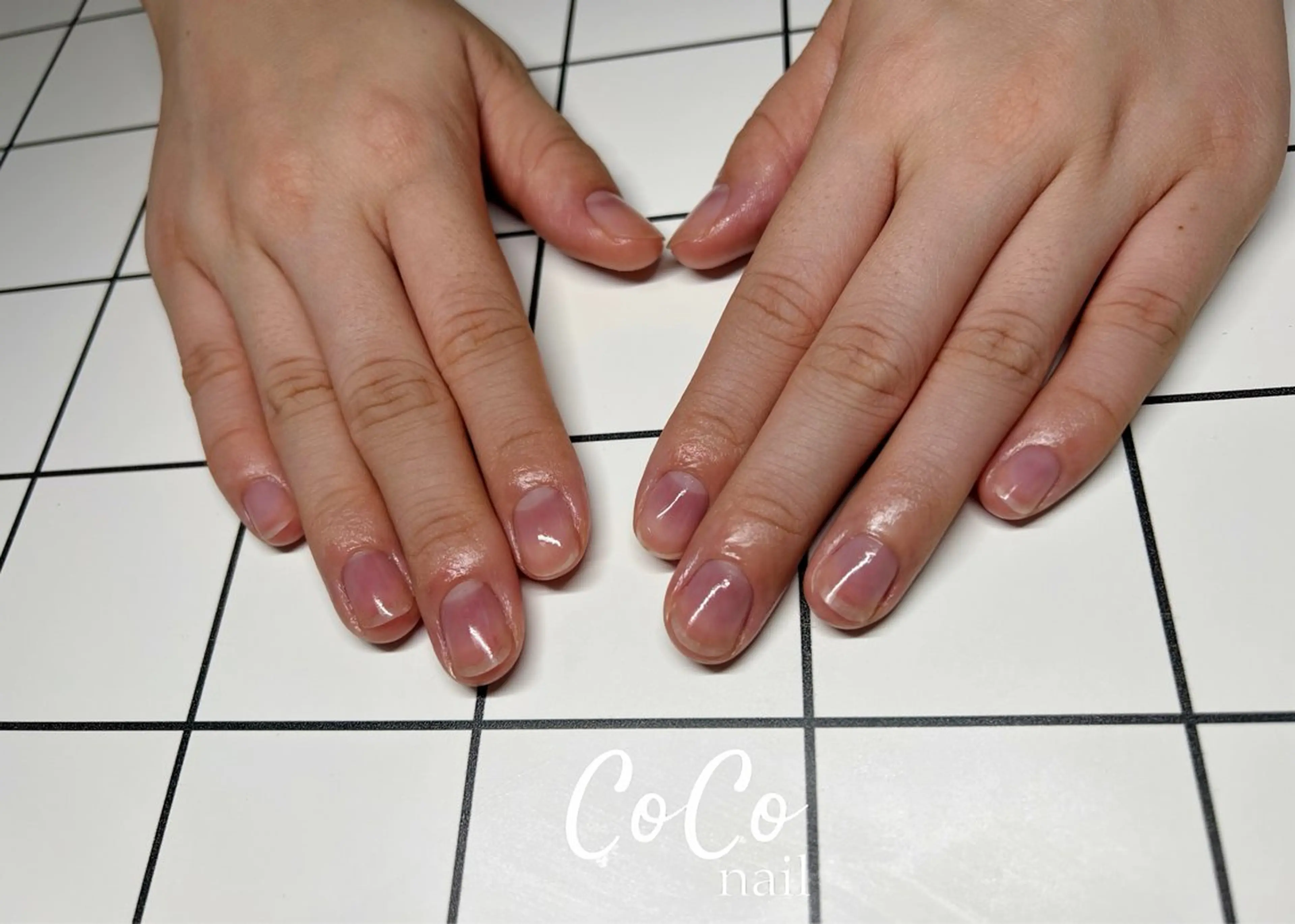 ハンド甘皮ケア、爪整え、表面磨き、ハンドマッサージ、オイル仕上げ。の写真