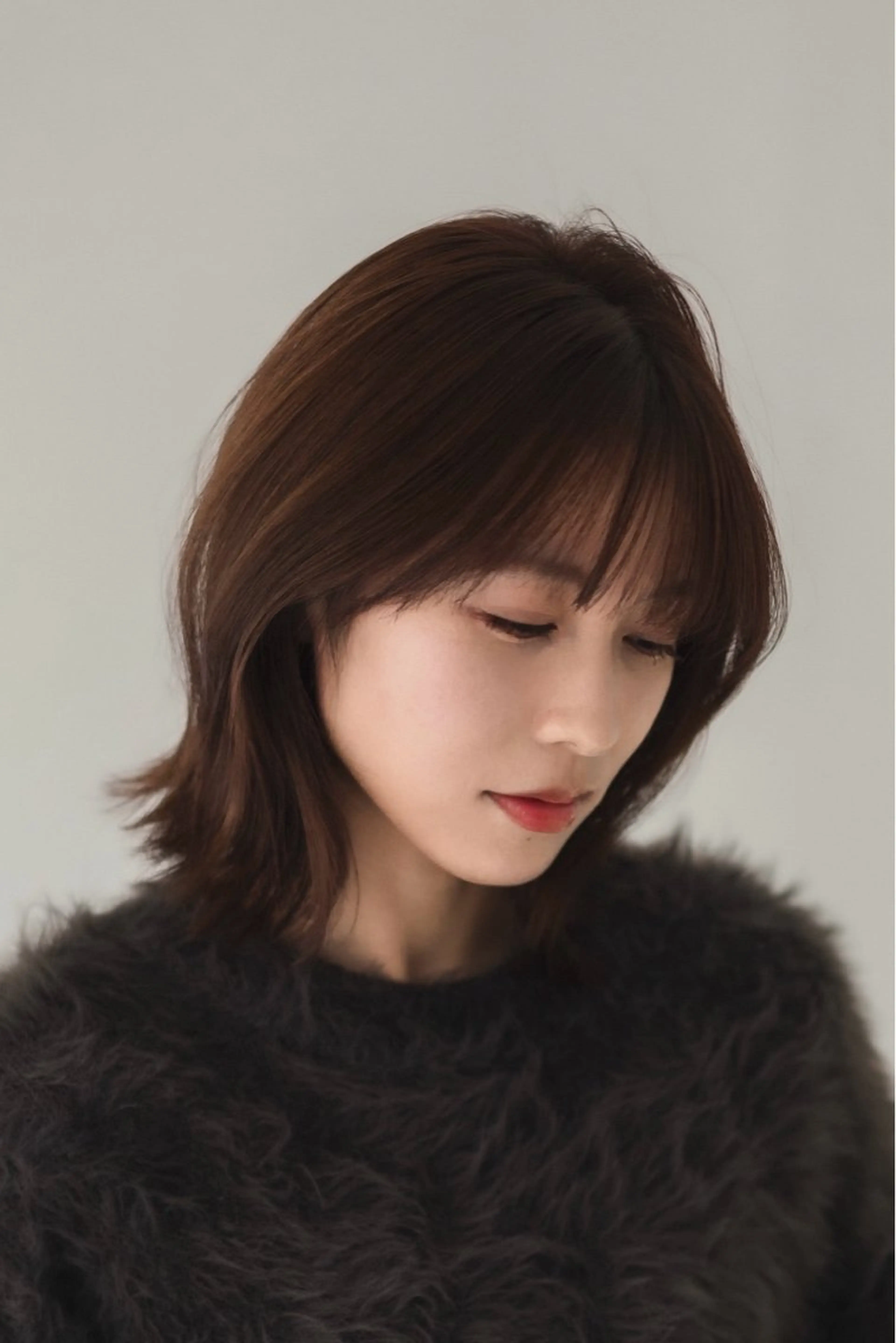 ミディアム カラー Le'a銀座所属・前髪/顔周り /レイヤー/秋山 元のヘアスタイル