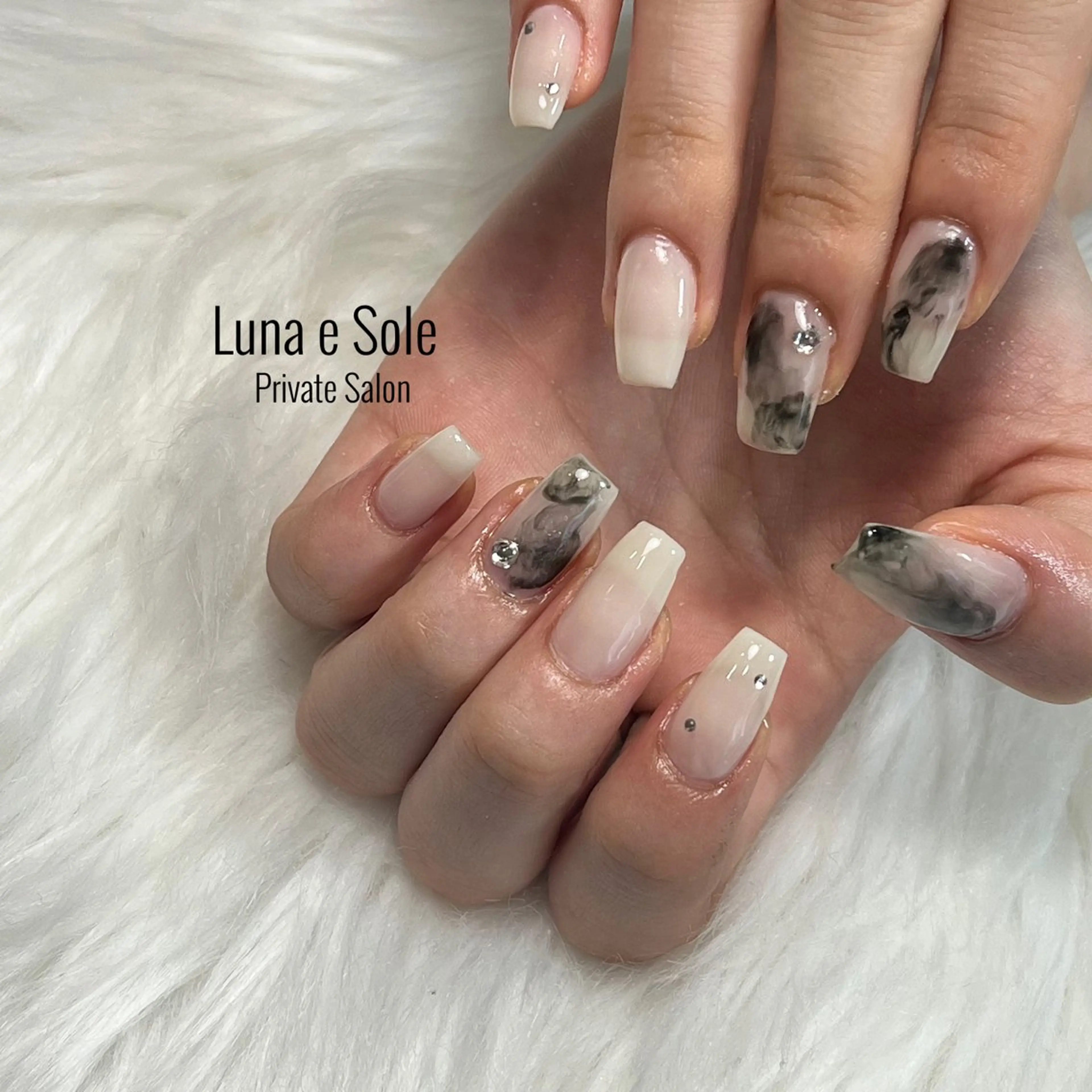 ネイル Luna e  Soleのネイルデザイン