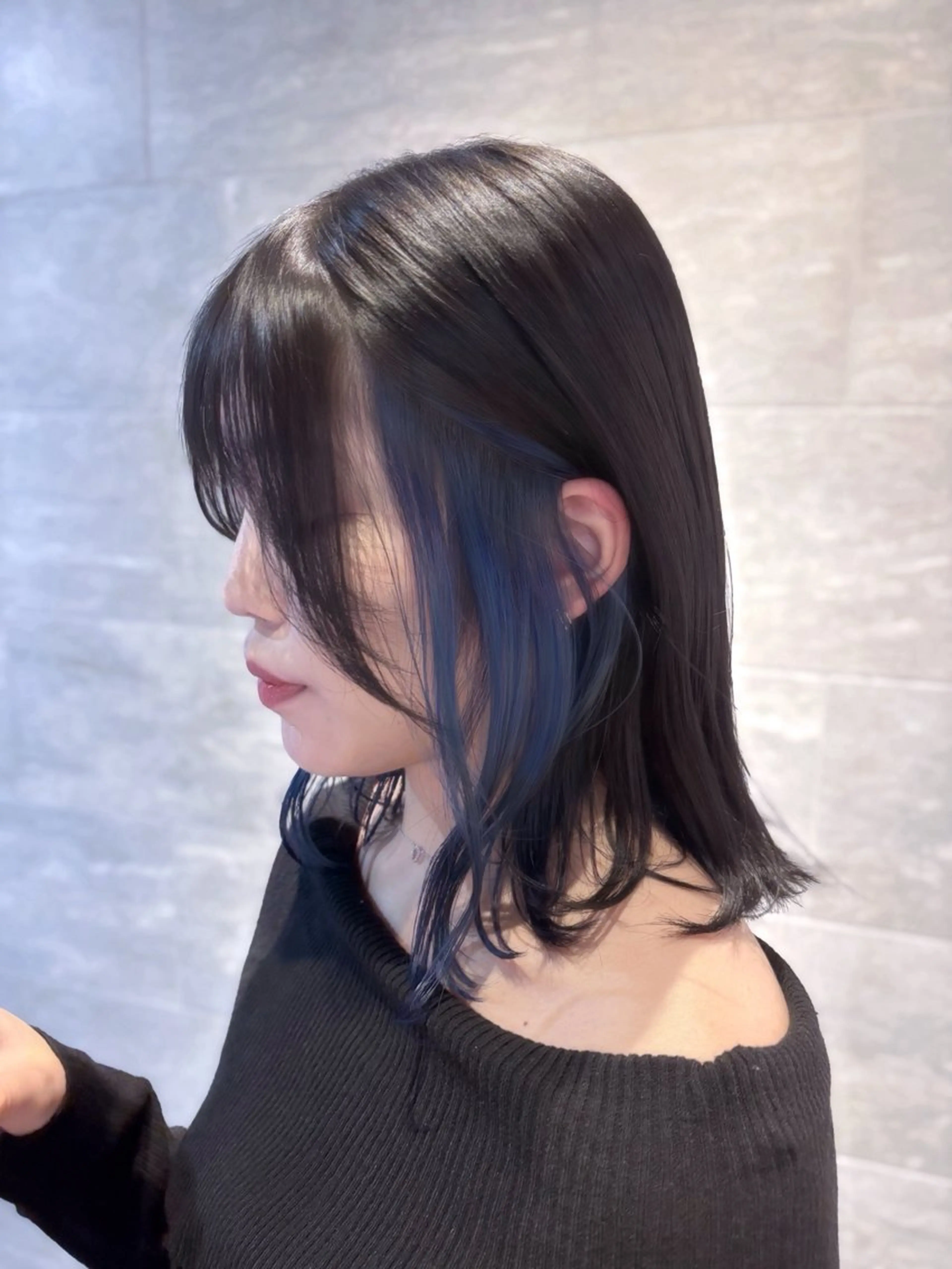 カラー ブリーチ ブルーカラー デザインカラー インナーカラー ネイビーカラー ヘアカラー 艶カラー💞 amiのヘアスタイル