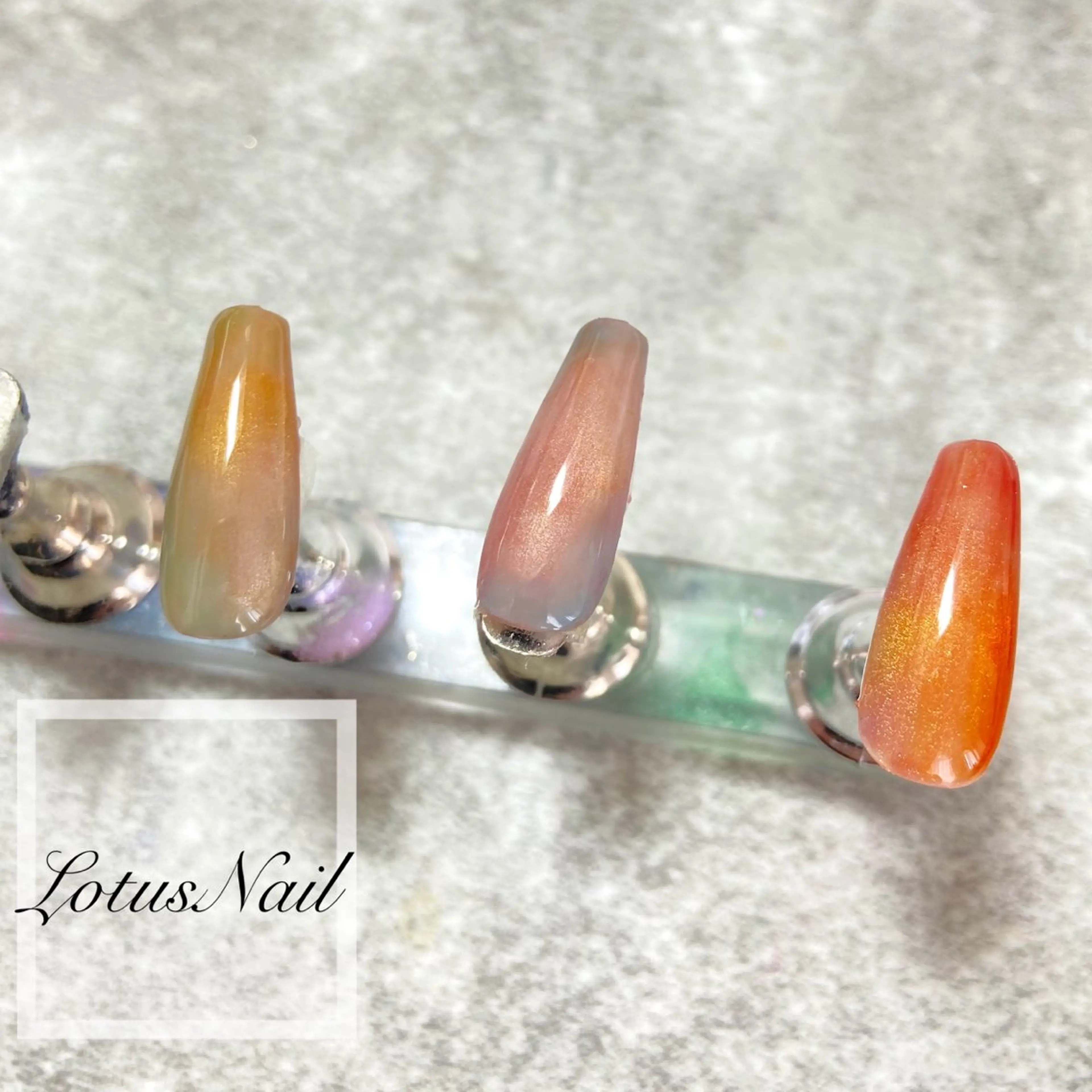 ネイル マグネットネイル ニュアンスネイル Lotus Nailのネイルデザイン