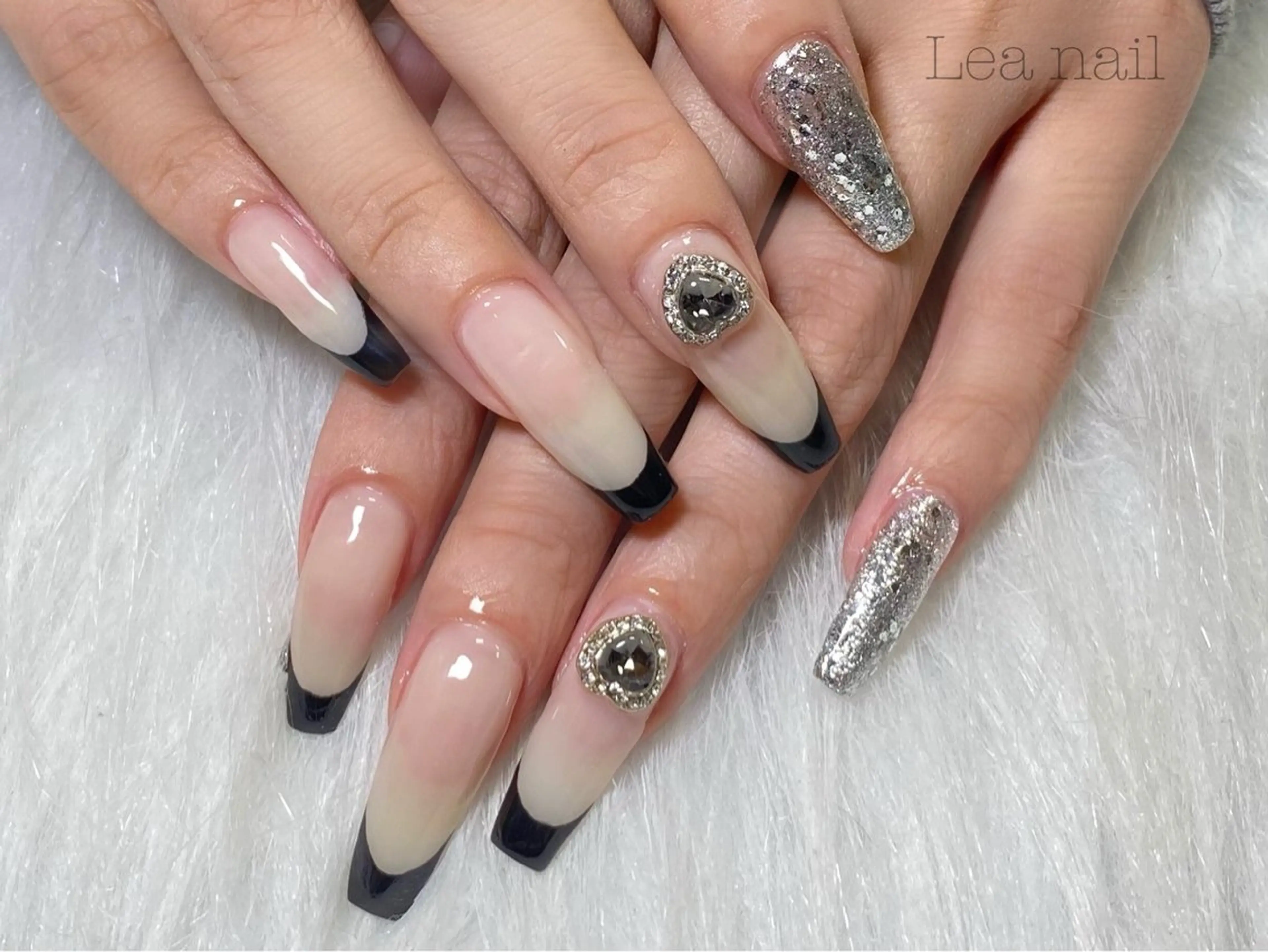 ネイル 長さ出し フレンチネイル ラメ(グリッター) Lea nailのネイルデザイン