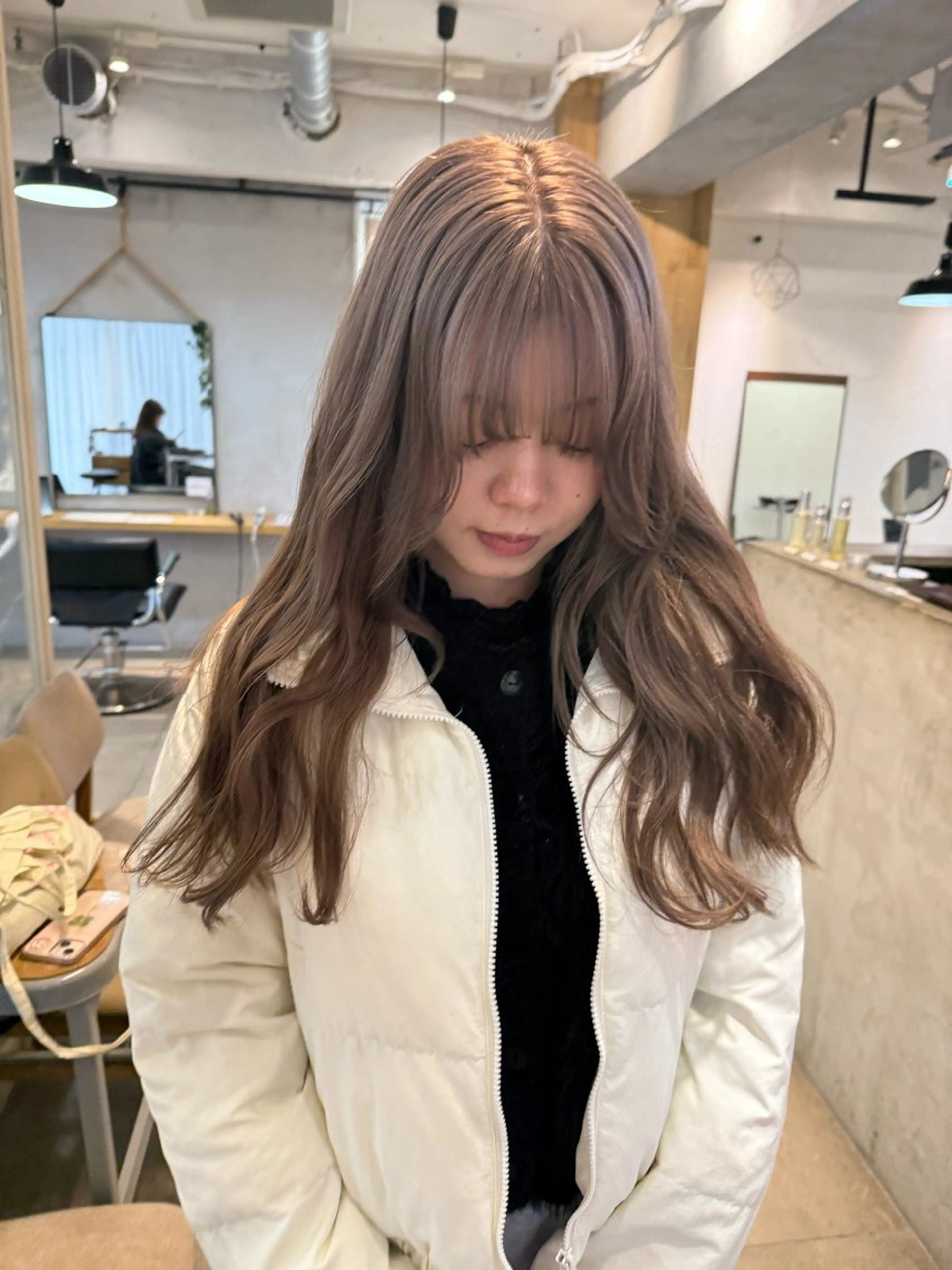 ロング カラー ミルクティー× グレージュMOMOのヘアスタイル