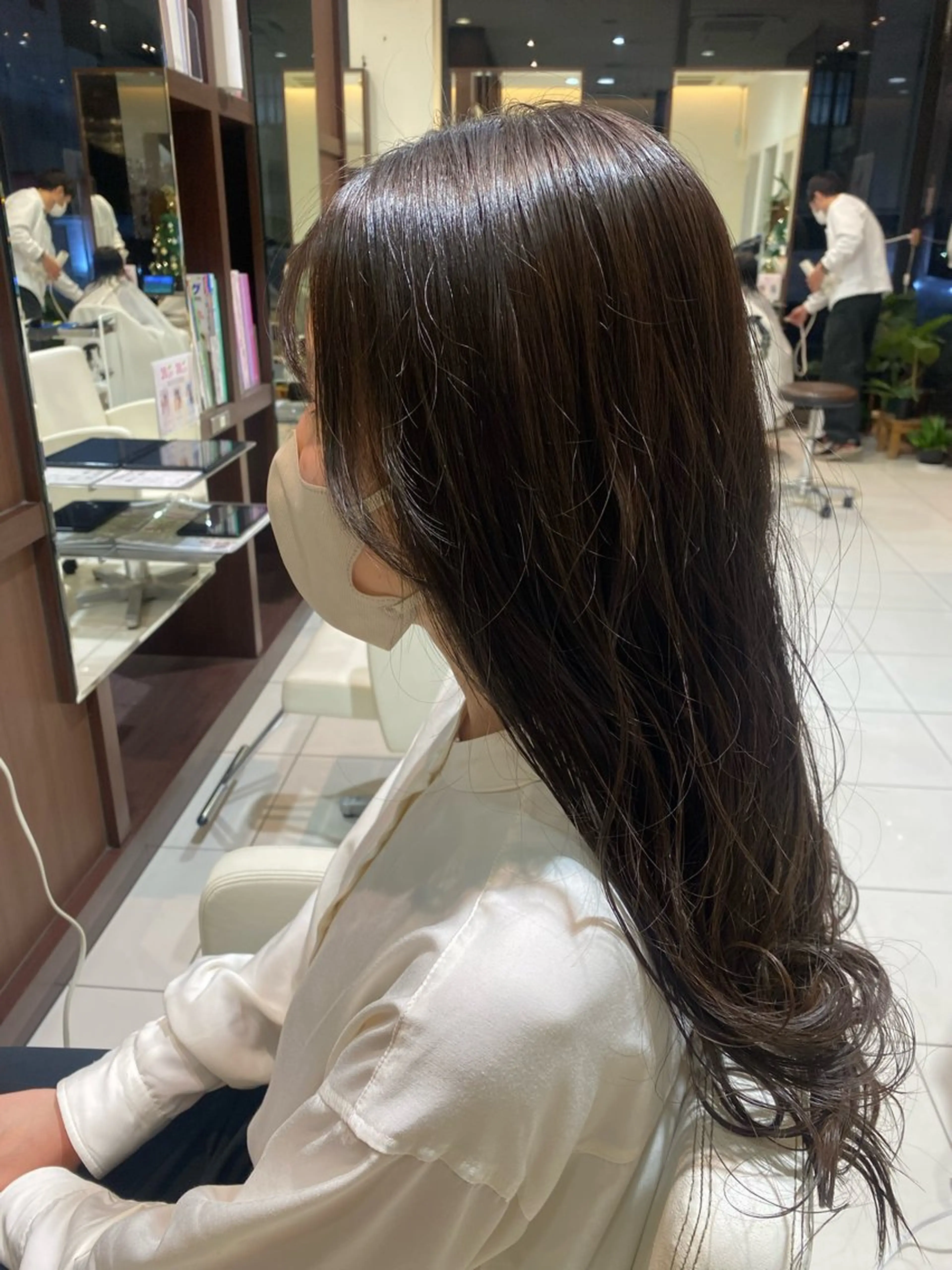 カラー グレージュ 内山 歩美のヘアスタイル