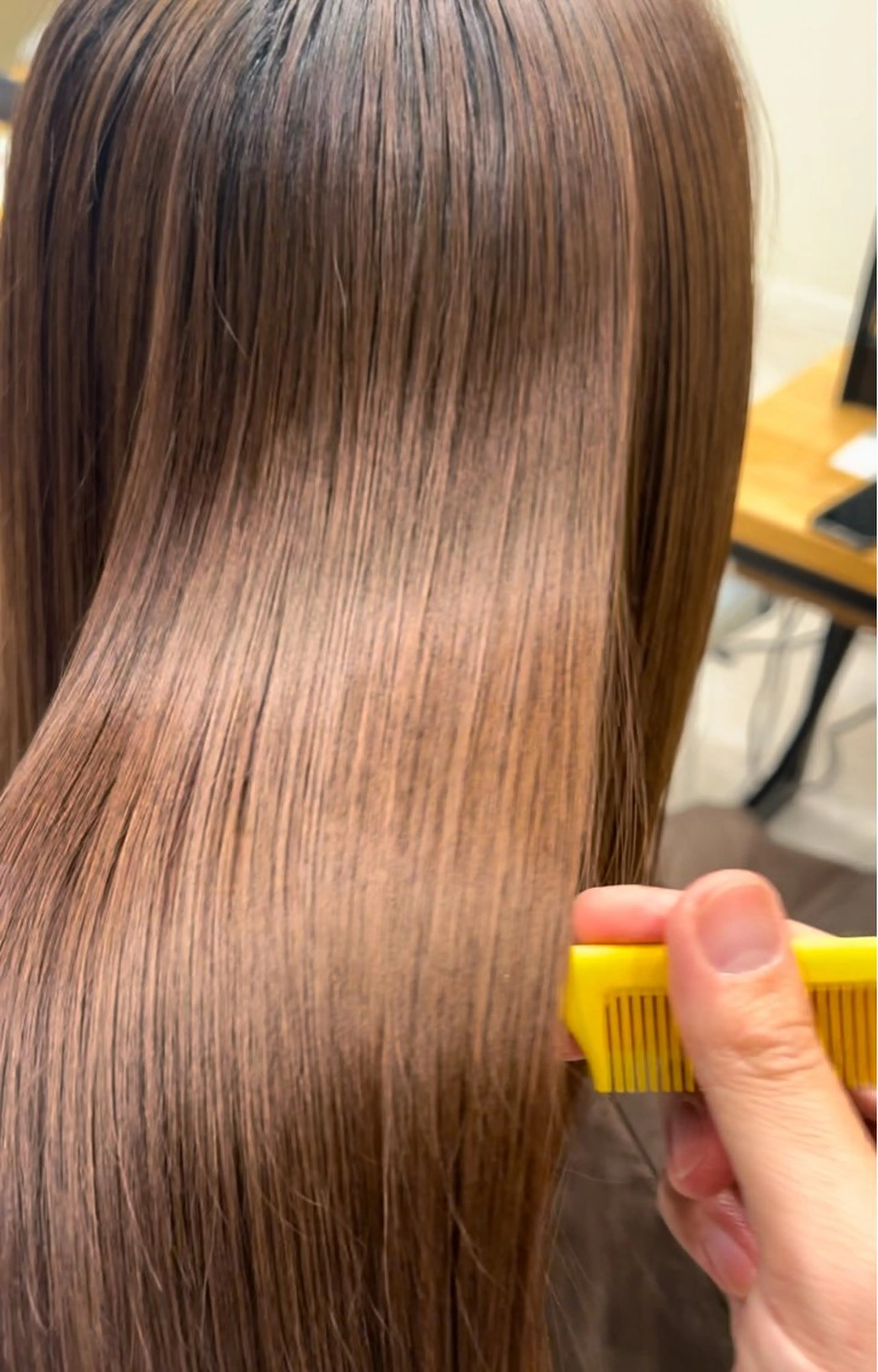 セミロング 縮毛矯正 垢抜け小顔レイヤー オリーブ/スミレのヘアスタイル