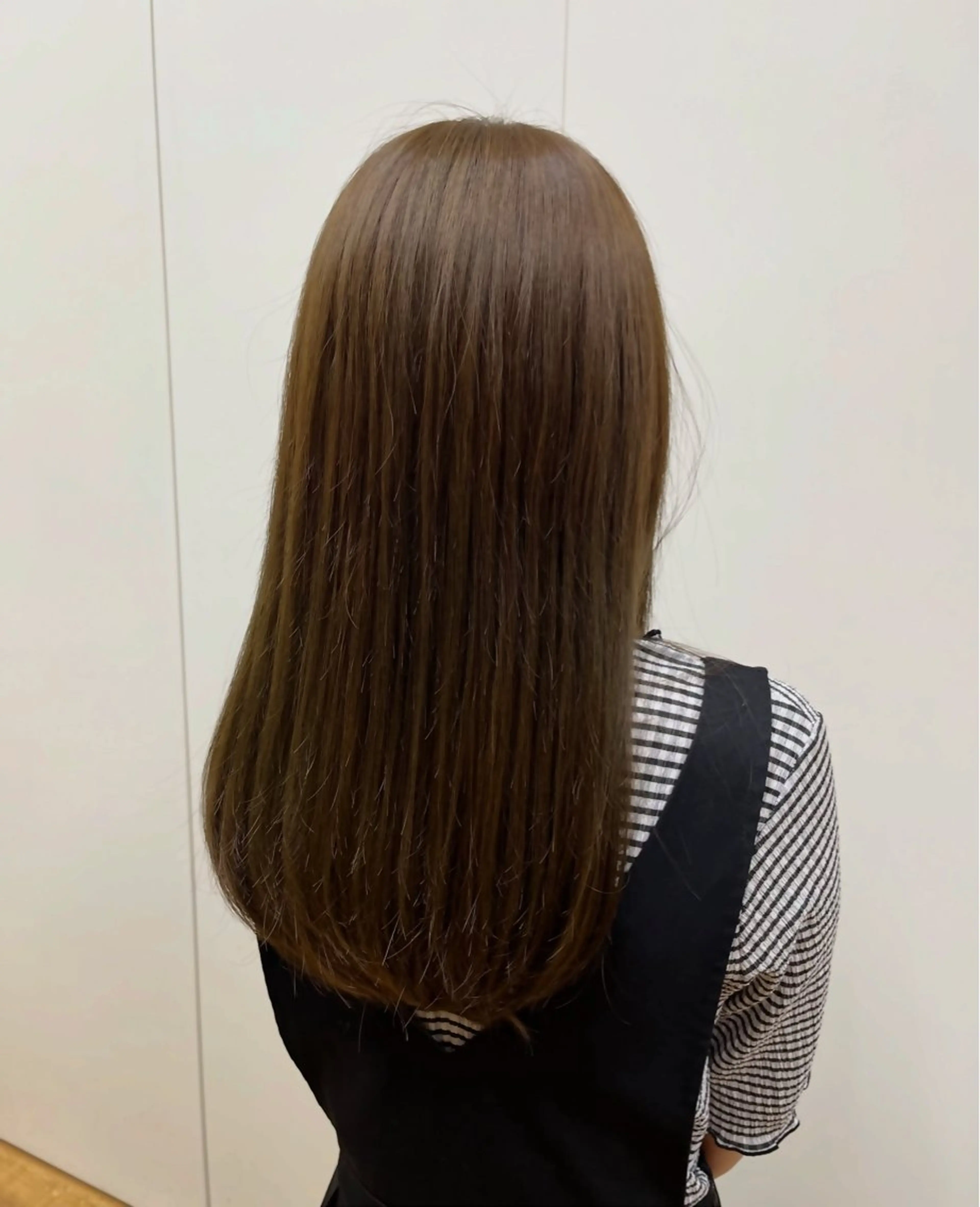 ロング カラー ベージュカラー オリーブベージュ 【グラッセ】本間 さくらのヘアスタイル