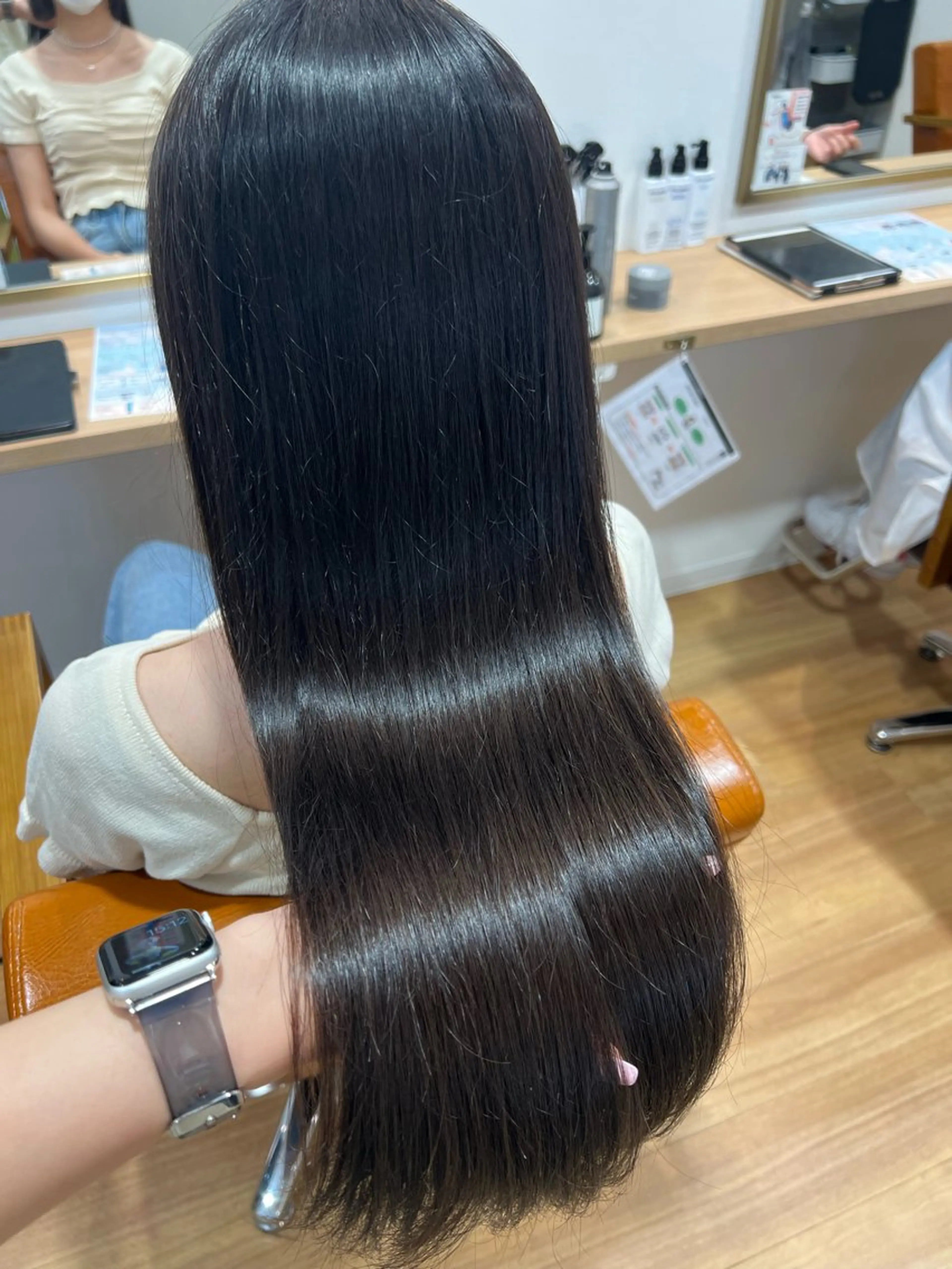 ロング カット ヘアカラー トリートメント vince. moekoのヘアスタイル