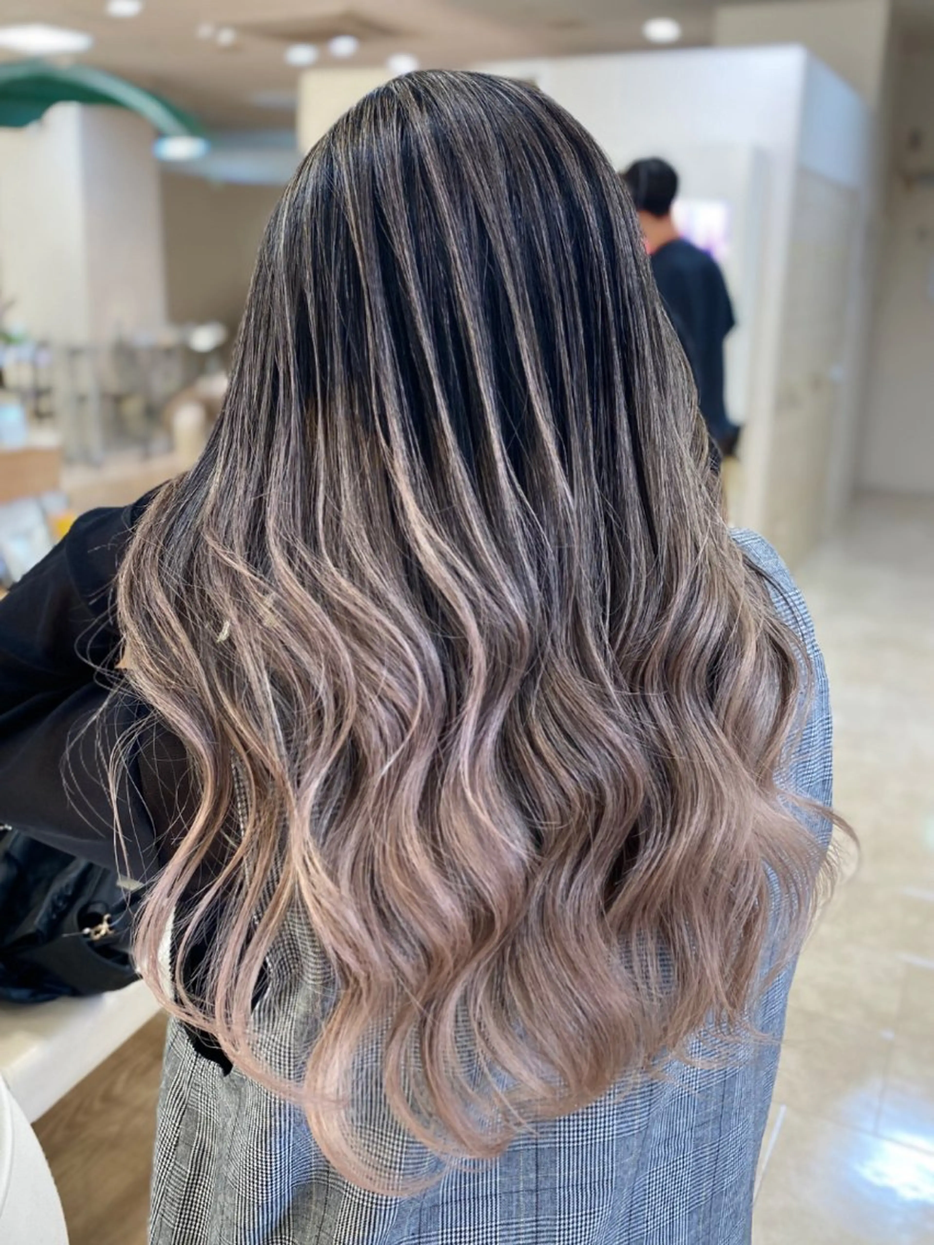 セミロング カラー バレイヤージュ ベージュカラー ブリーチ ブロンド ケアブリーチ ヘアカラー トリートメント お悩み解決美容師🦚 片山/銀座/有楽町のヘアスタイル