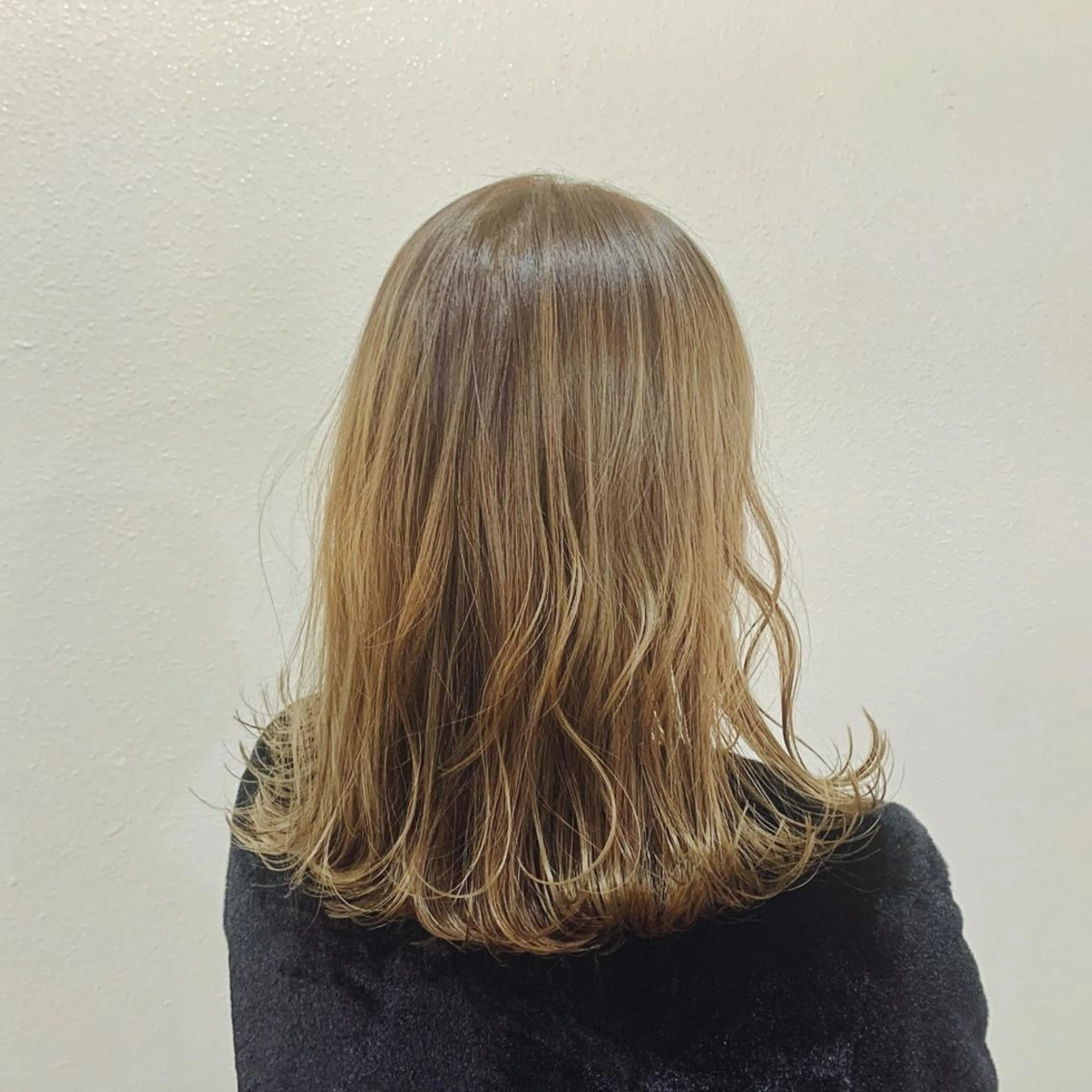 ミディアム カラー ヘアアレンジ キッズ ネイル マツエク・マツパ 切りっぱなしヘアボブ ミディアムヘアRYOのヘアスタイル